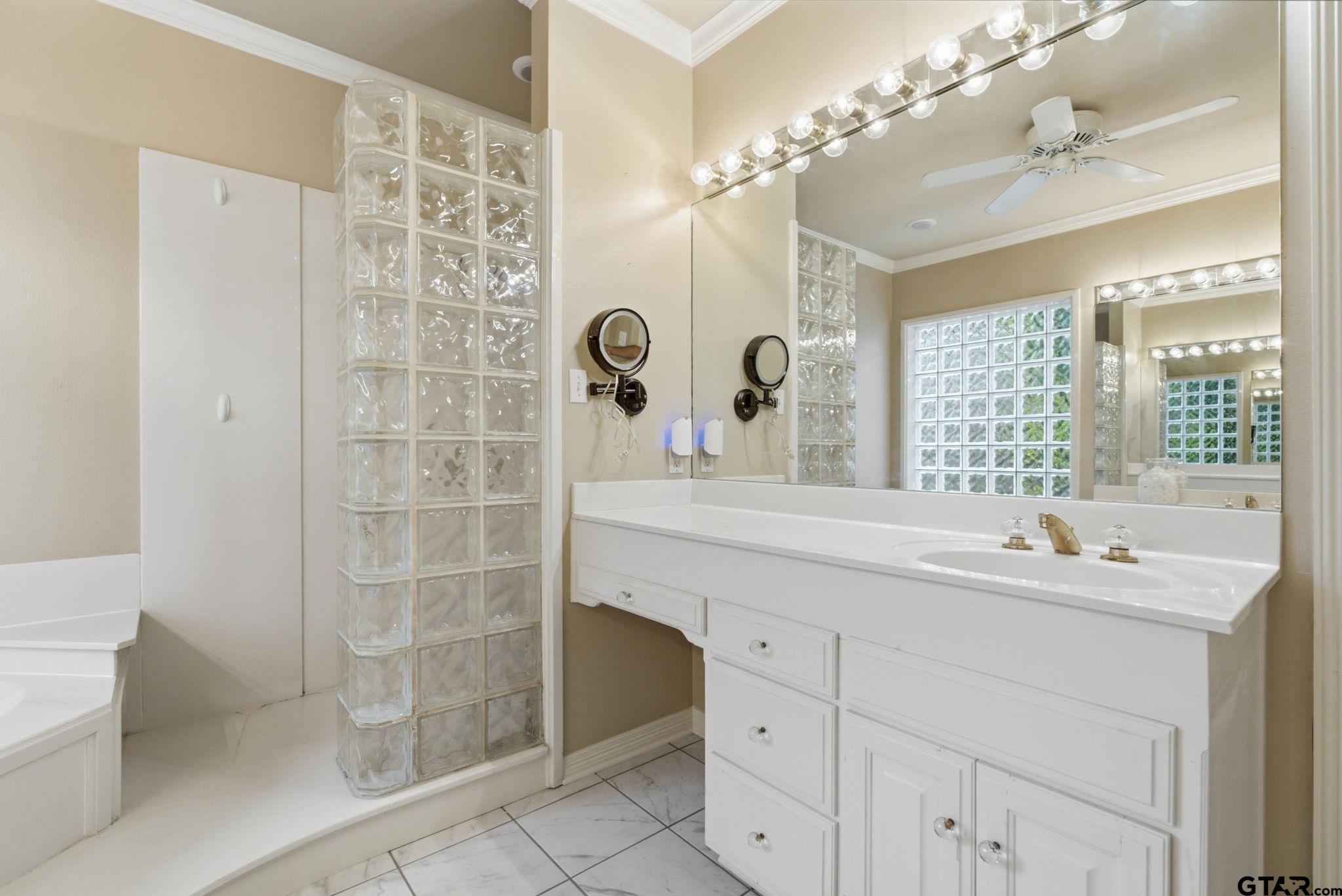 4117 Hollow Oak Cir