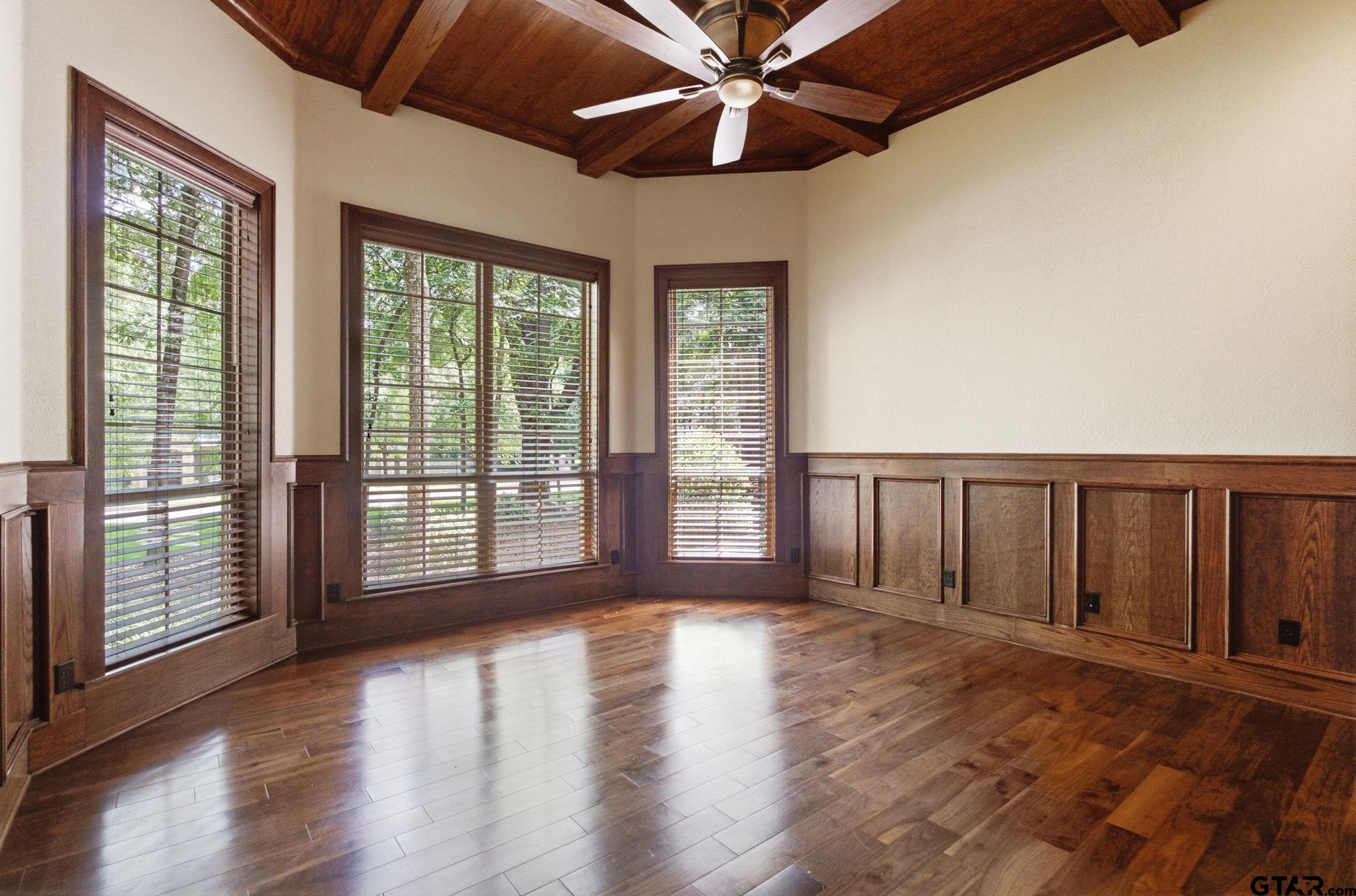 2030 Equestrian Ln