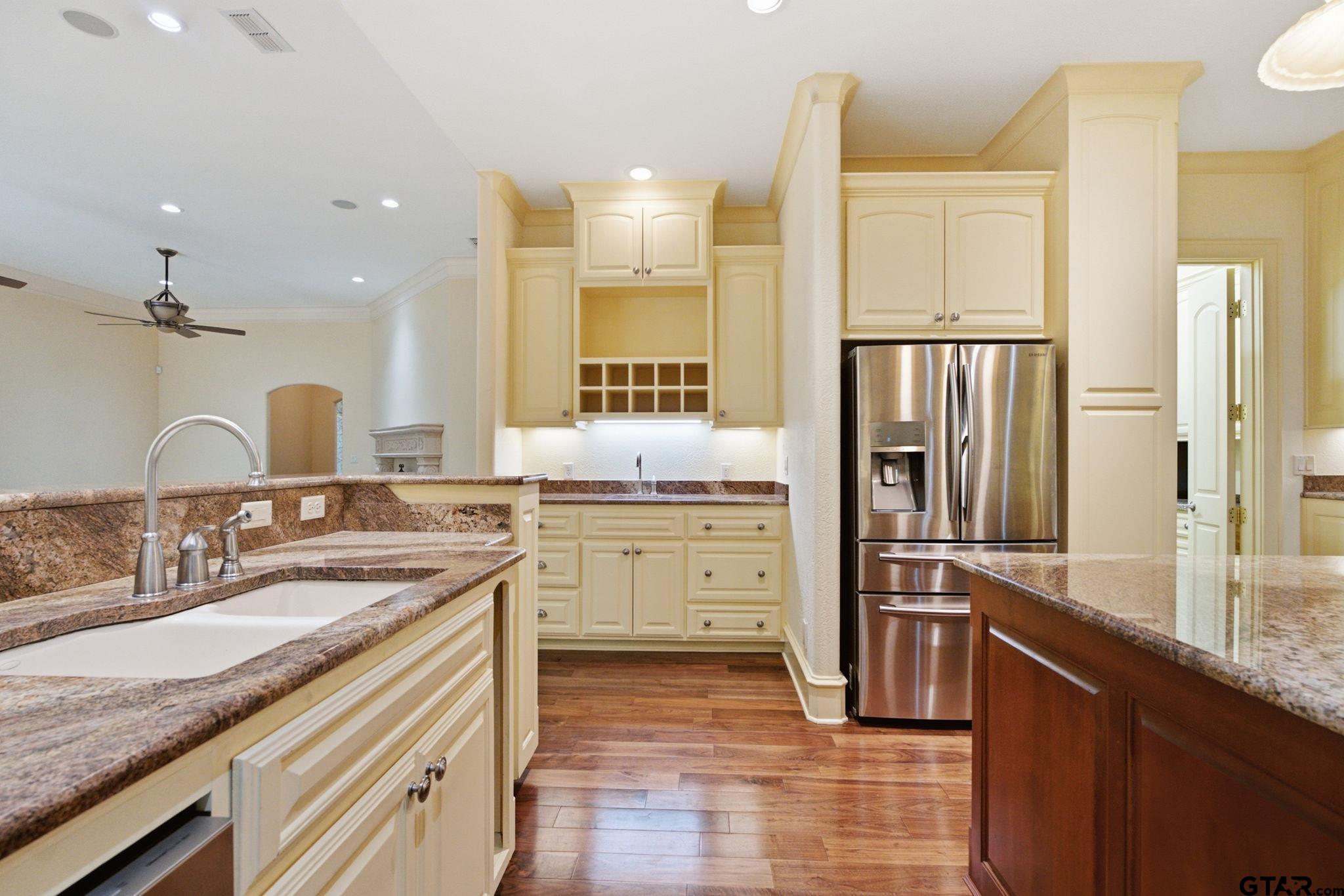 2030 Equestrian Ln