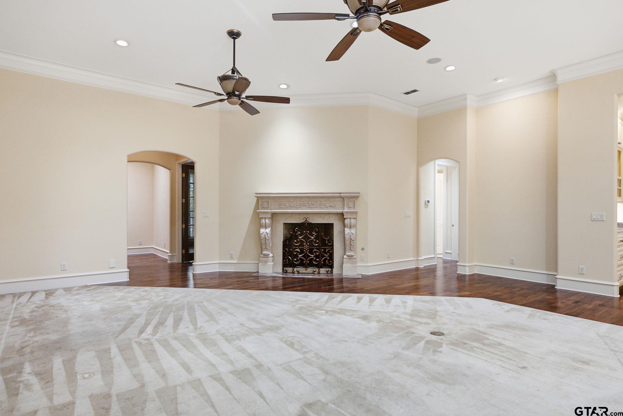 2030 Equestrian Ln