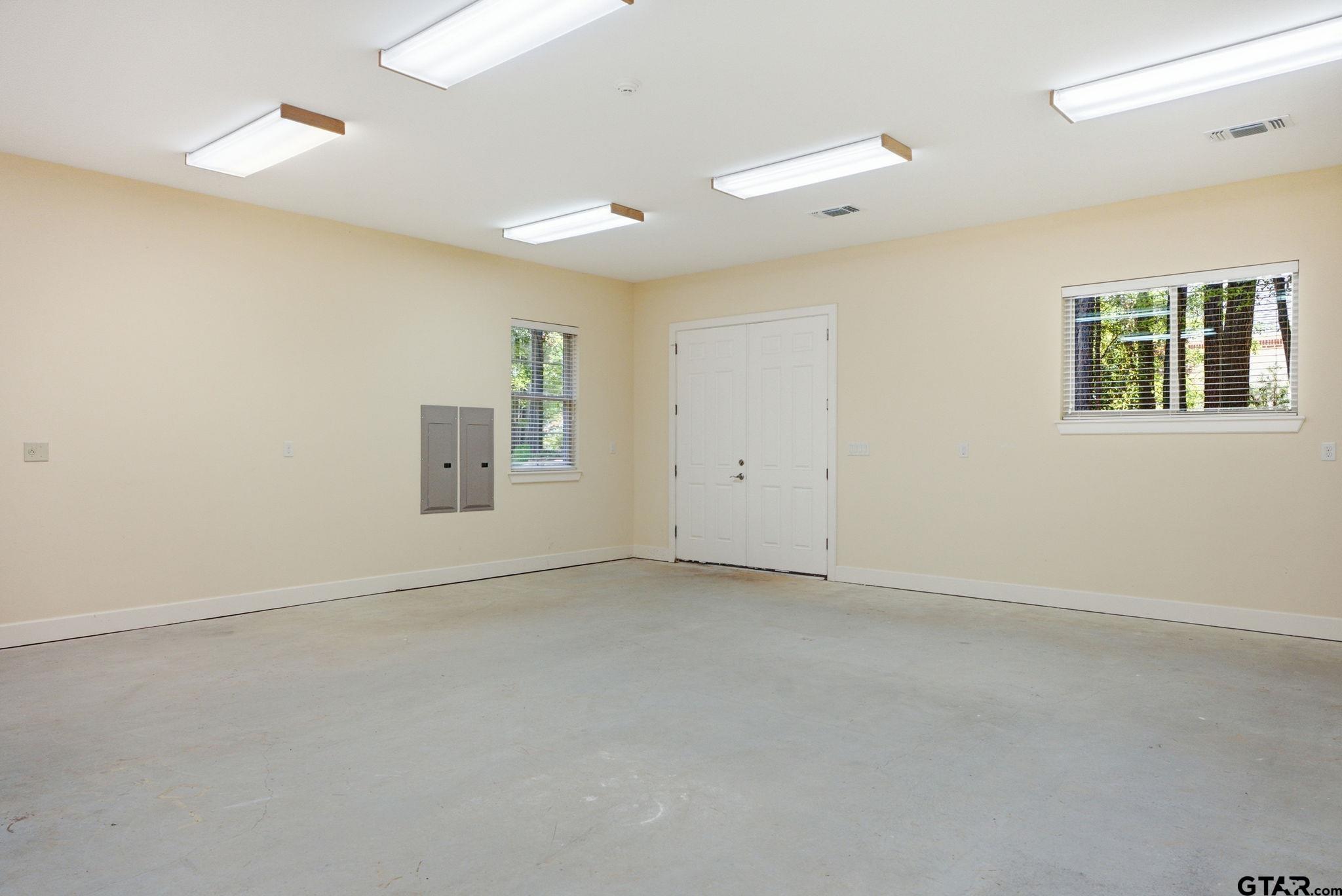 2030 Equestrian Ln