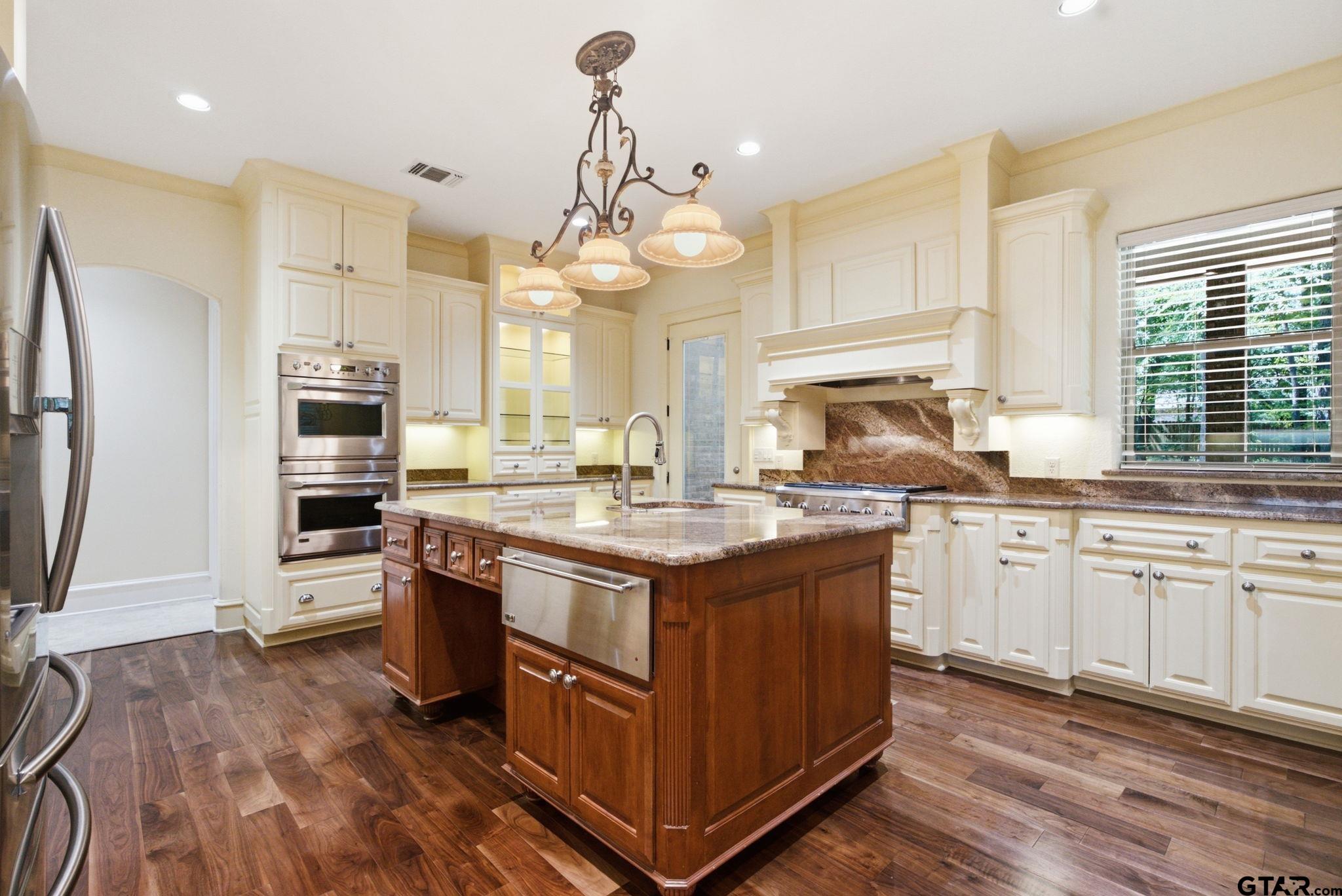 2030 Equestrian Ln