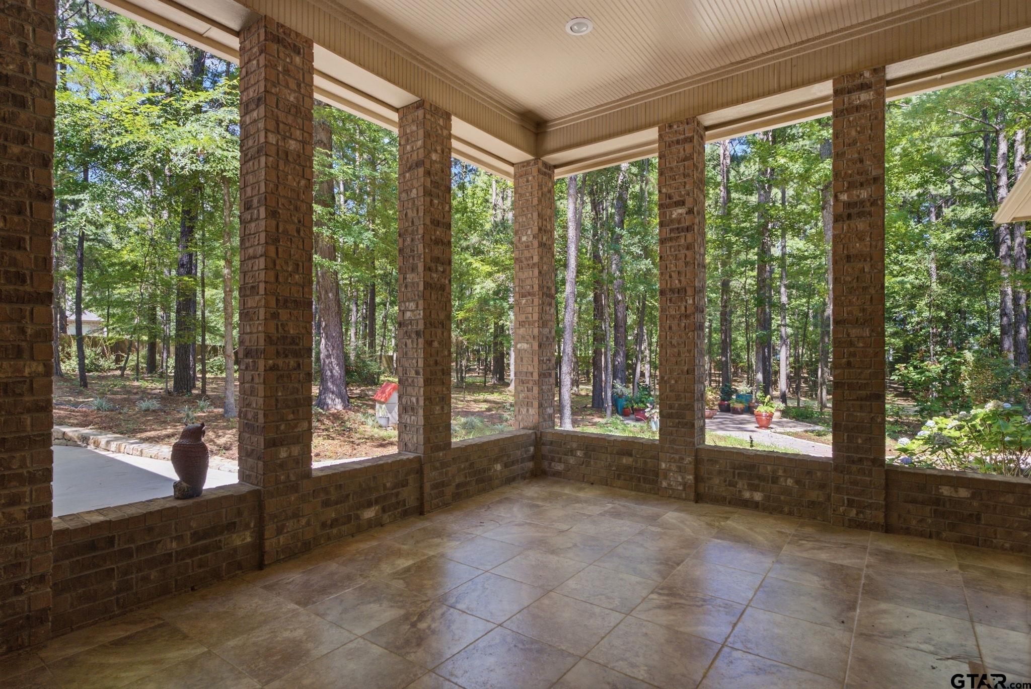 2030 Equestrian Ln