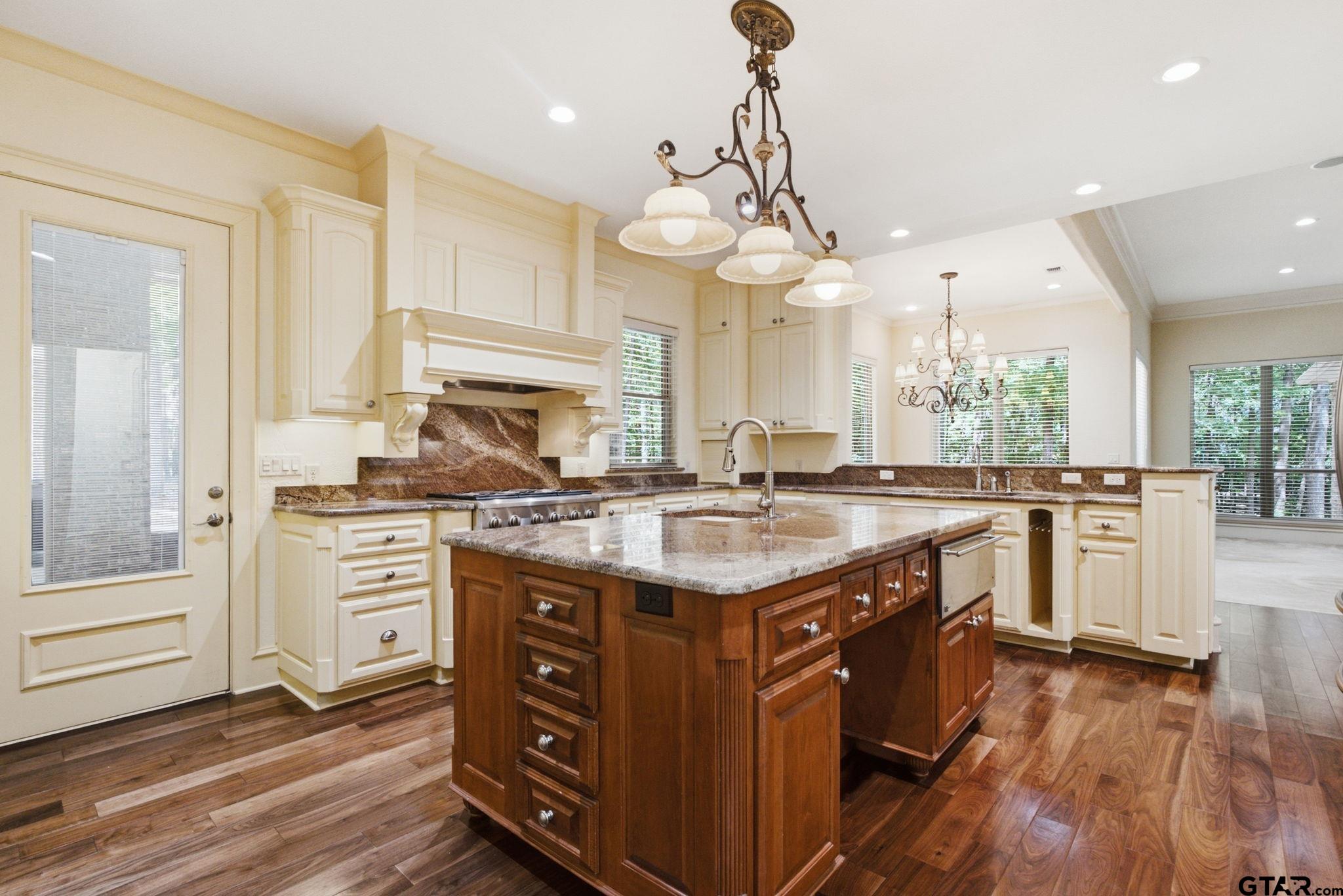 2030 Equestrian Ln