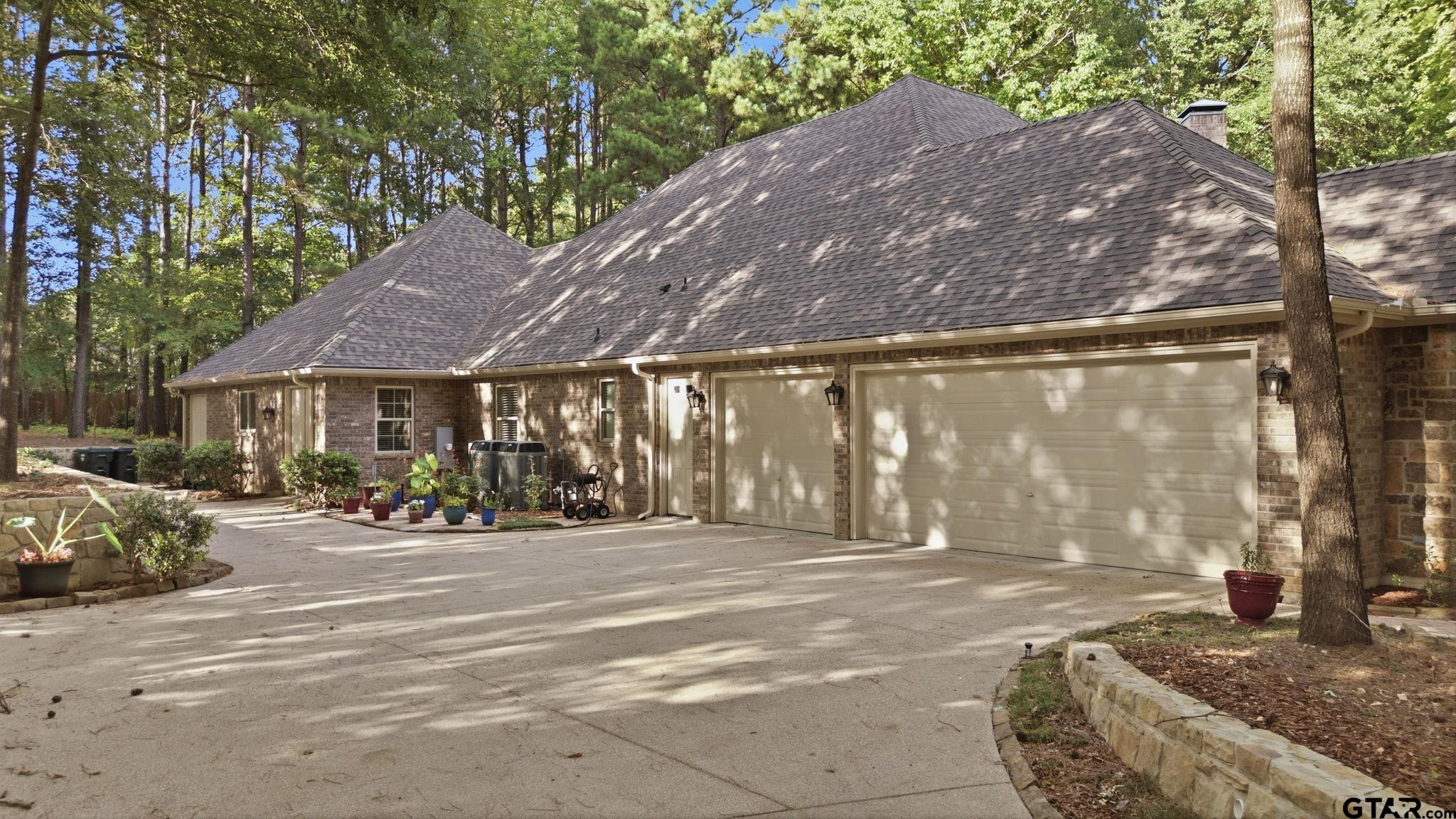 2030 Equestrian Ln