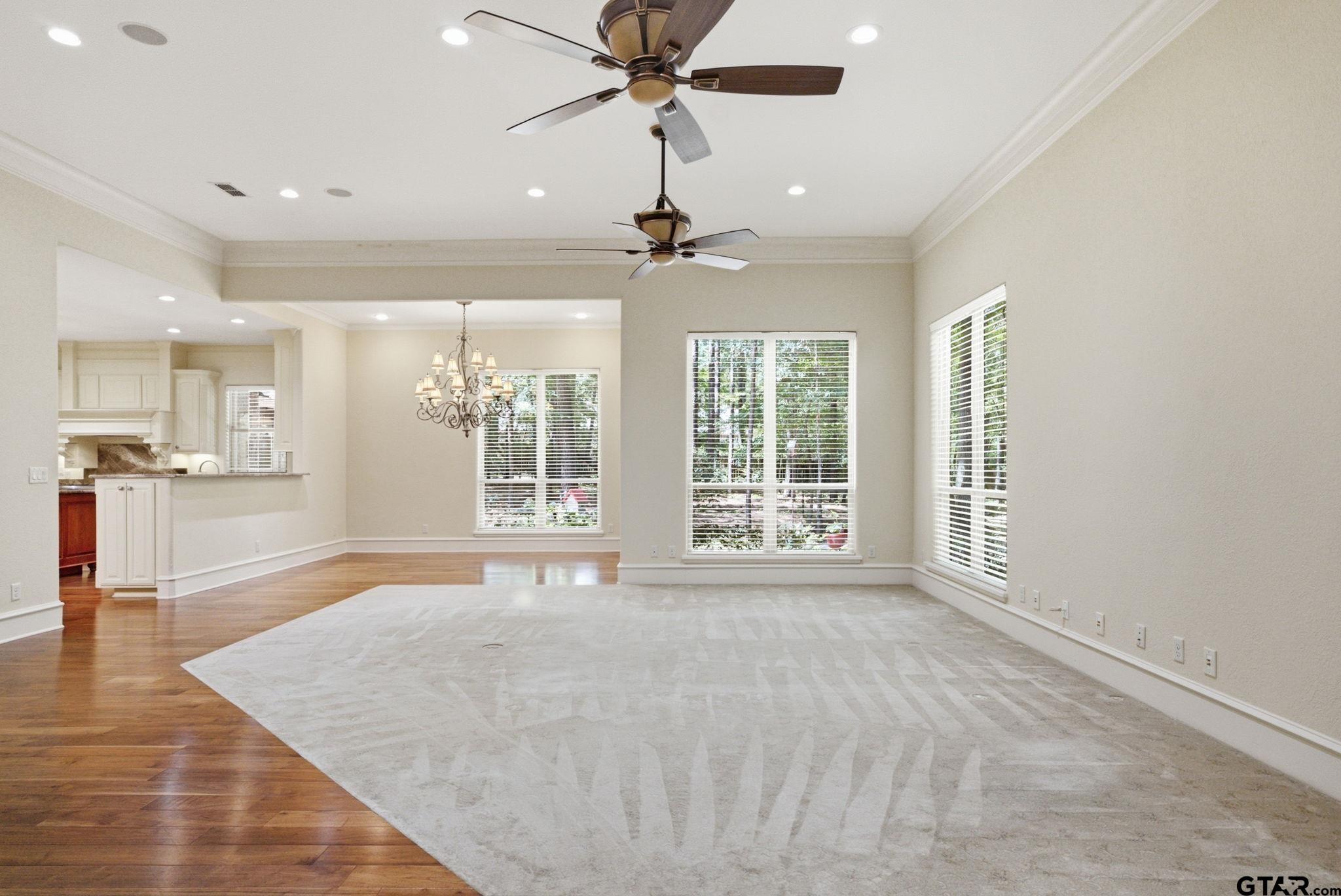 2030 Equestrian Ln
