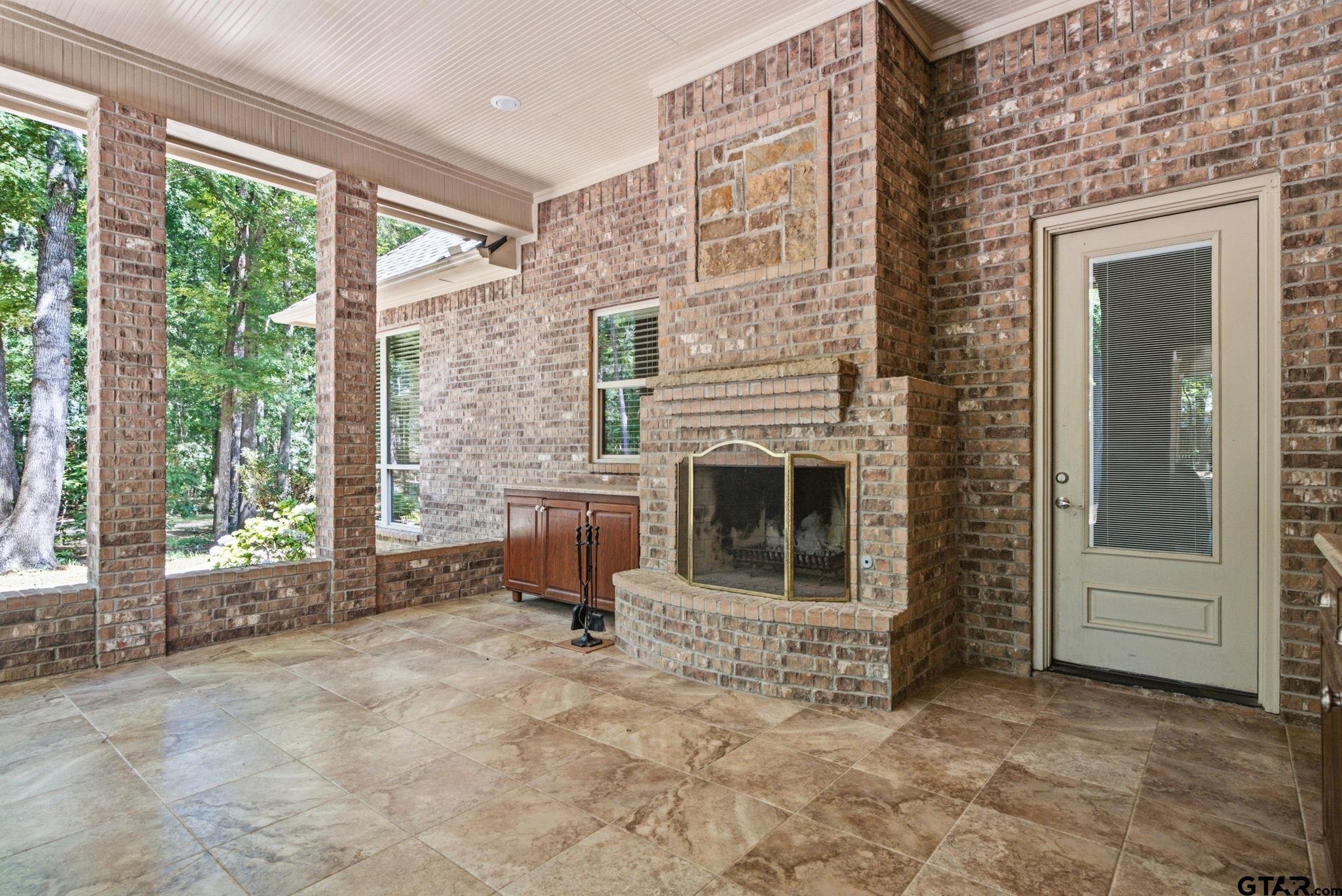 2030 Equestrian Ln