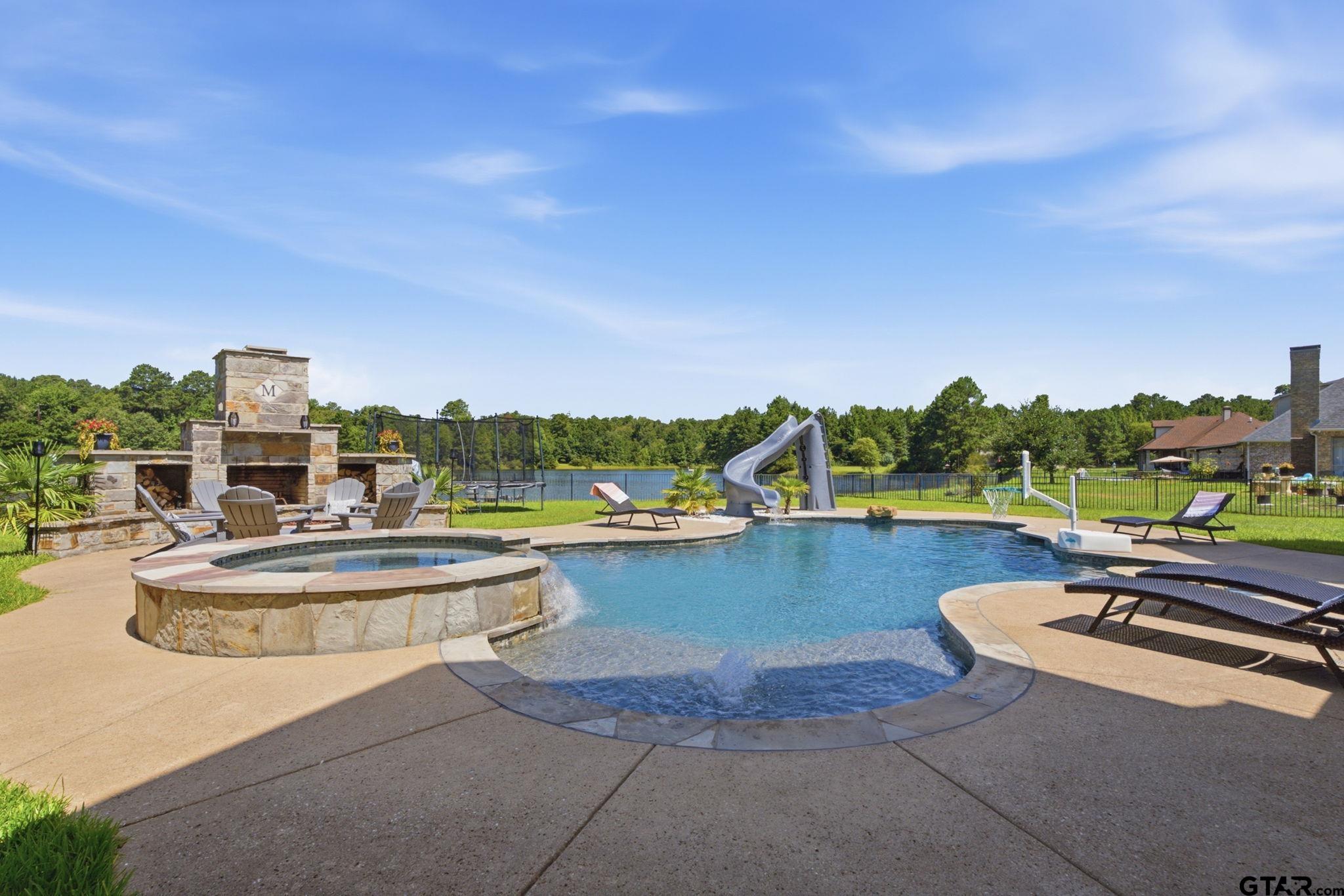 10936 Deer Creek Dr