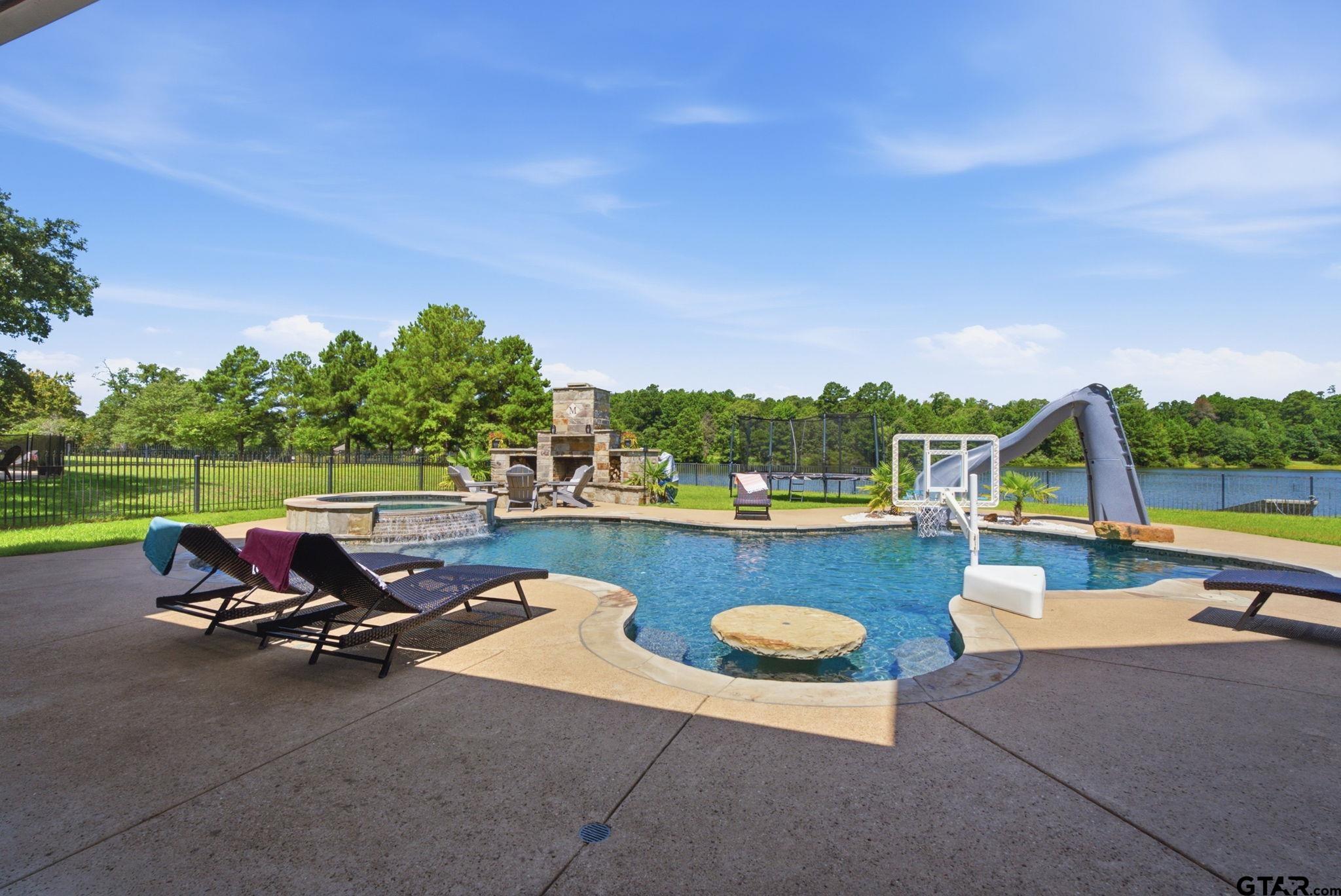 10936 Deer Creek Dr