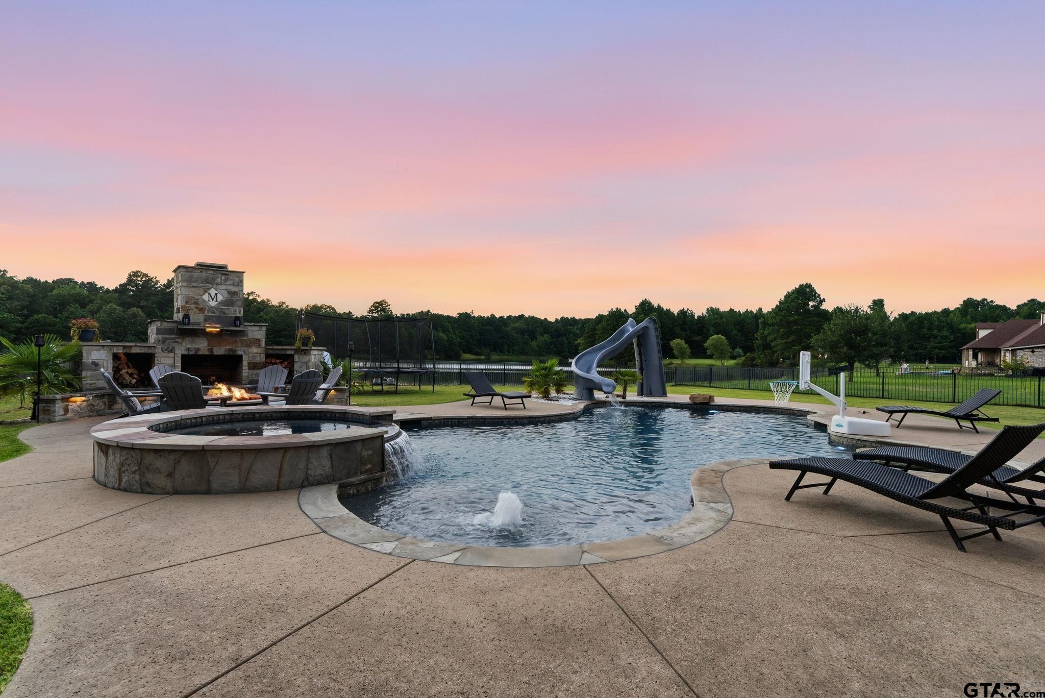 10936 Deer Creek Dr
