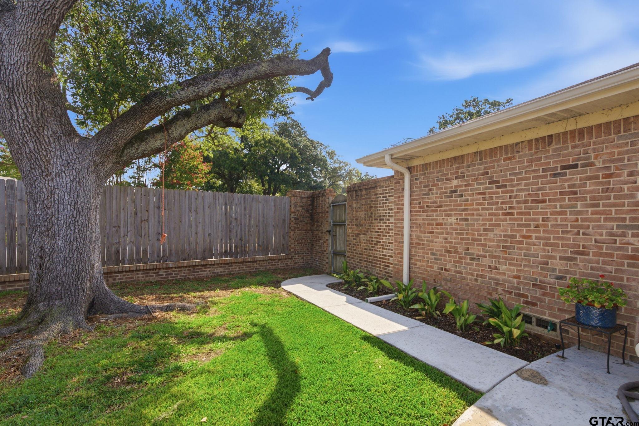 1936 Montrose Dr.