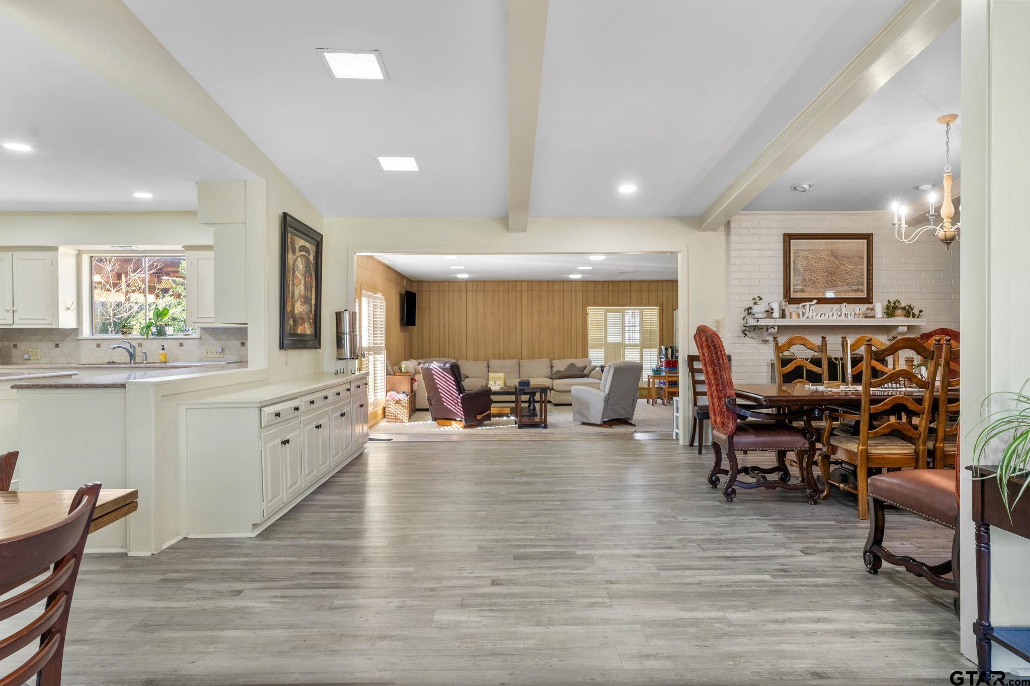 1936 Montrose Dr.
