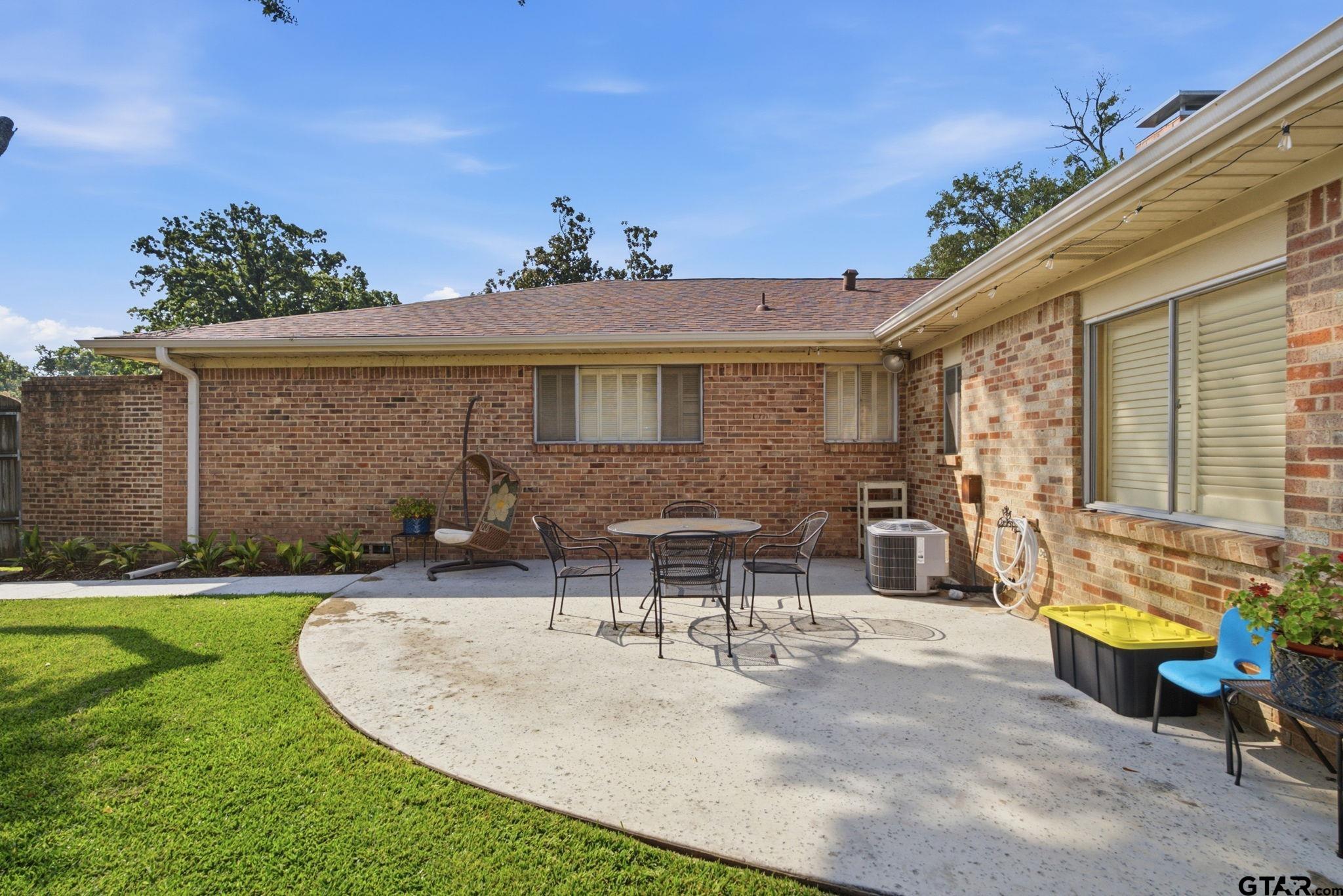 1936 Montrose Dr.