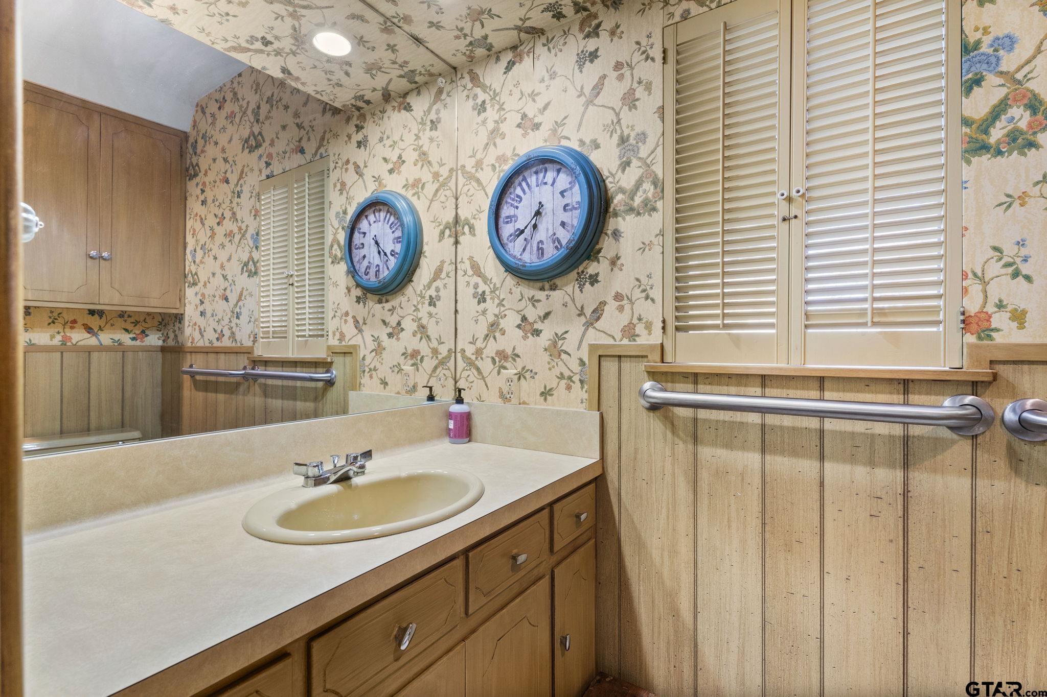1936 Montrose Dr.