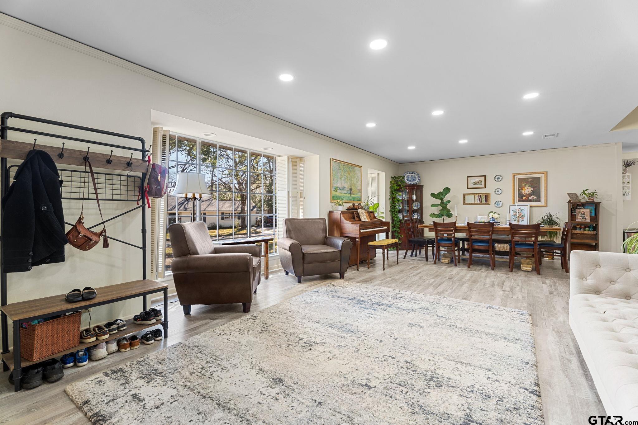 1936 Montrose Dr.