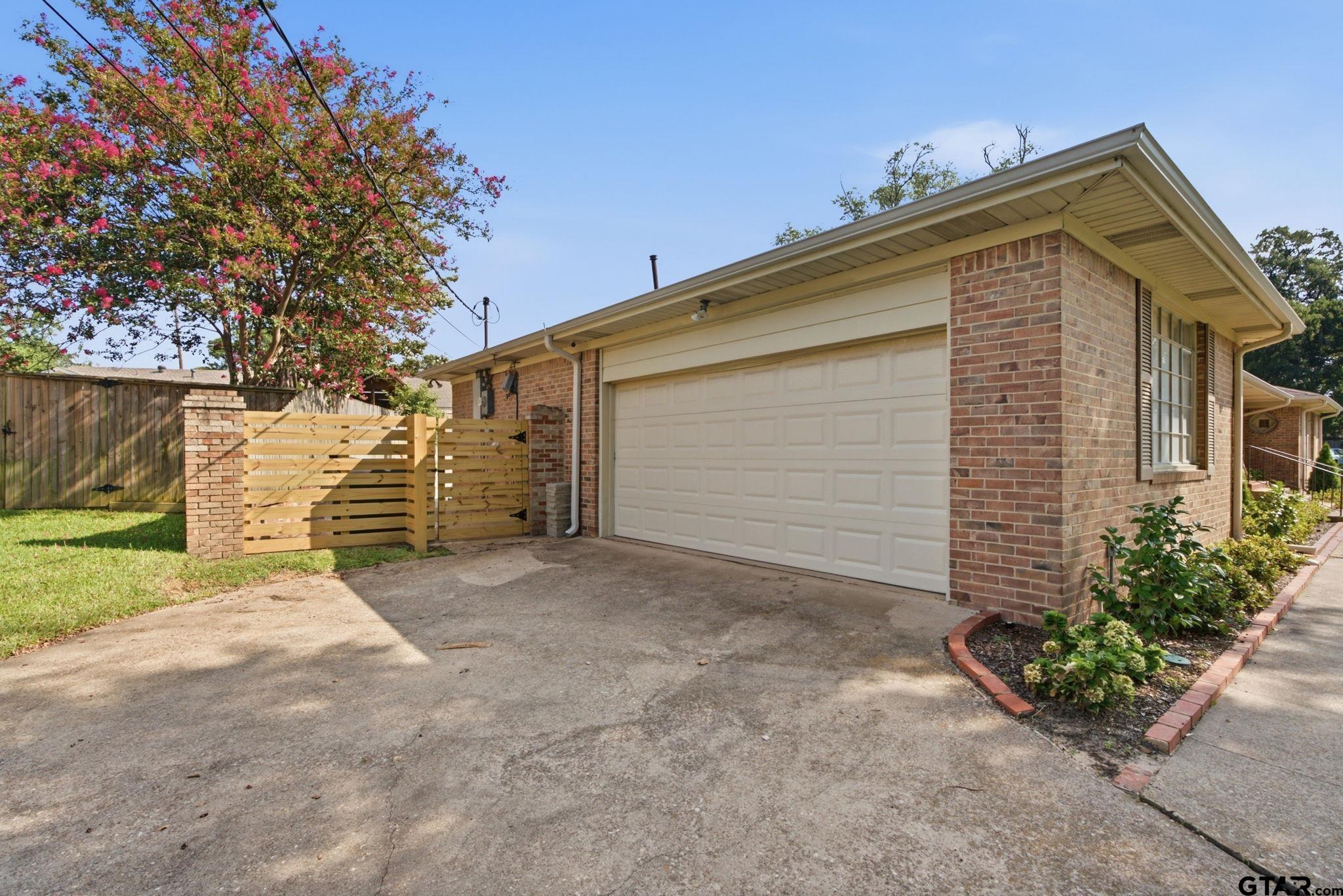 1936 Montrose Dr.