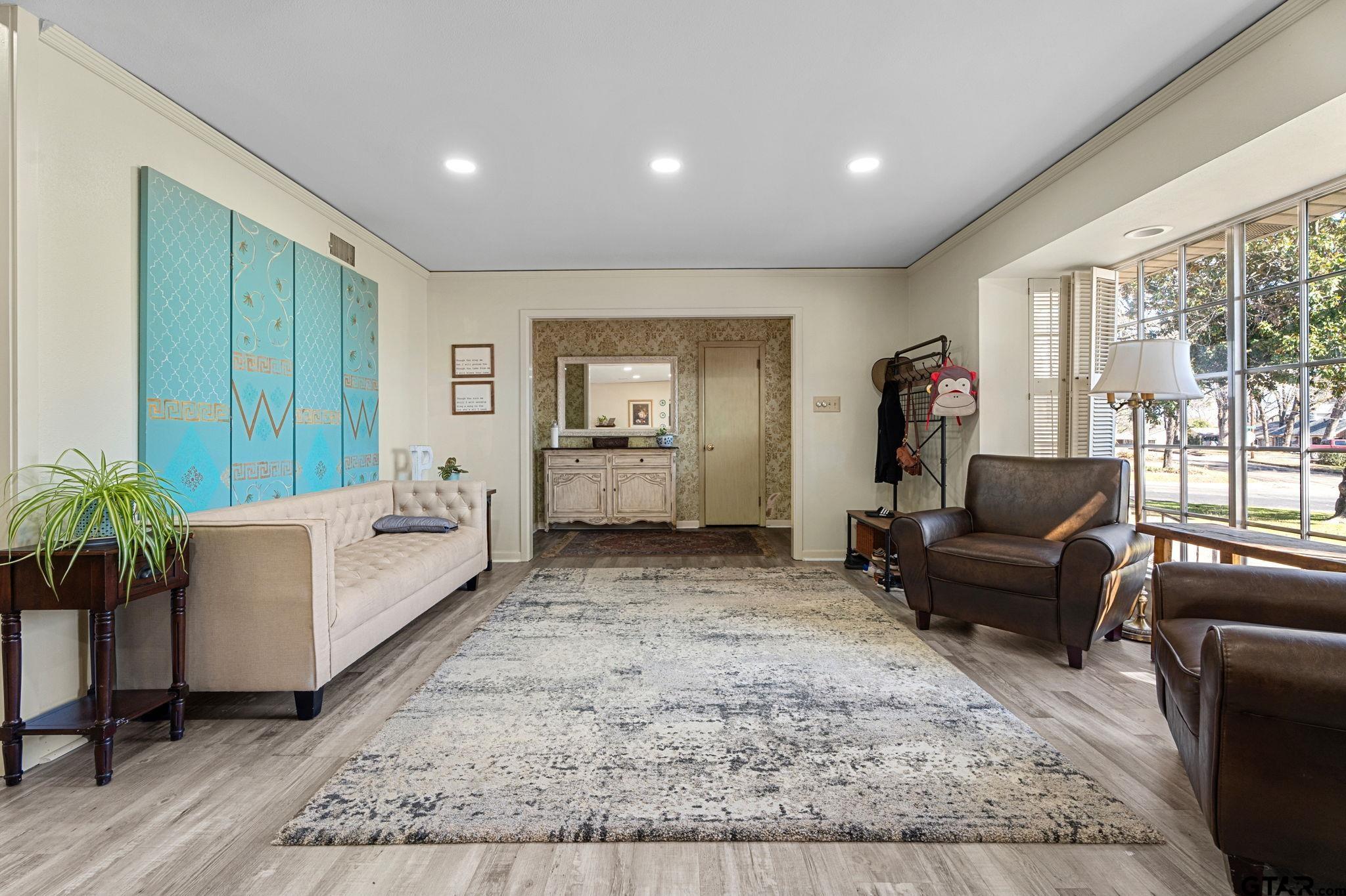 1936 Montrose Dr.