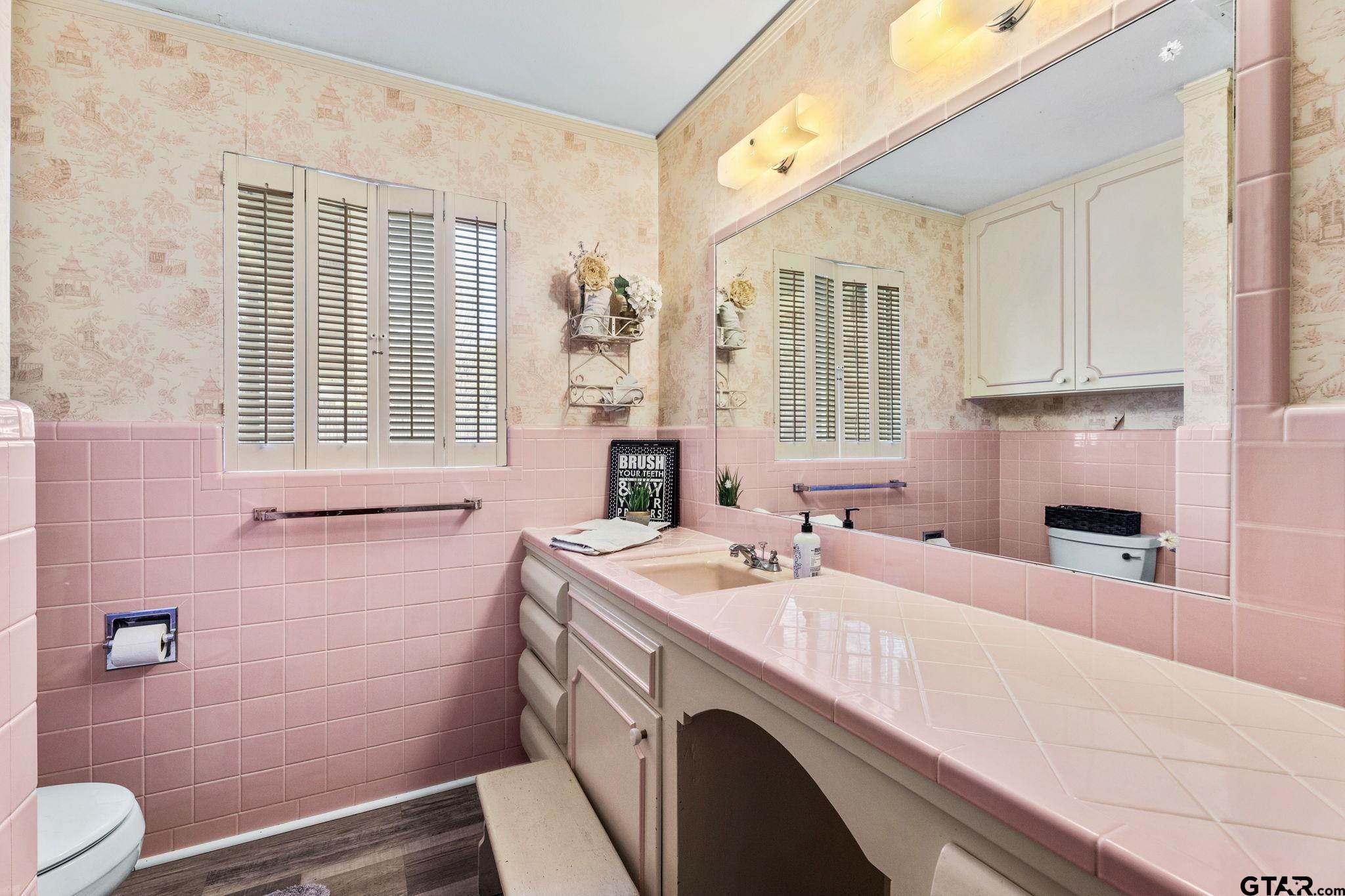 1936 Montrose Dr.