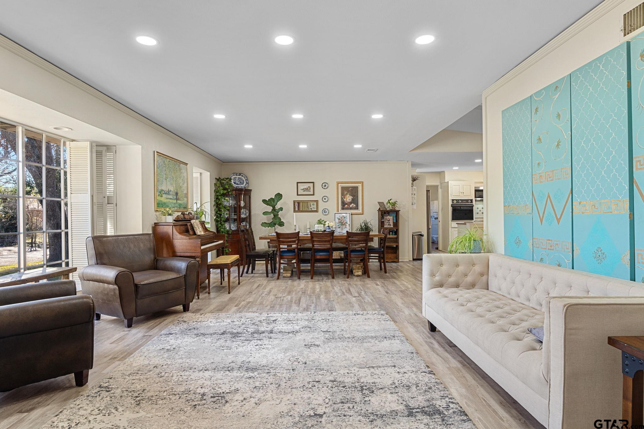 1936 Montrose Dr.