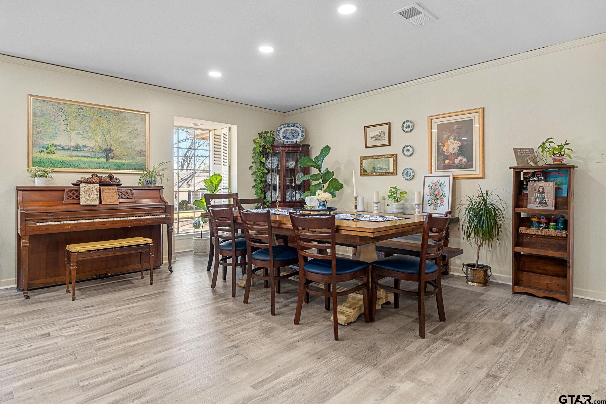 1936 Montrose Dr.