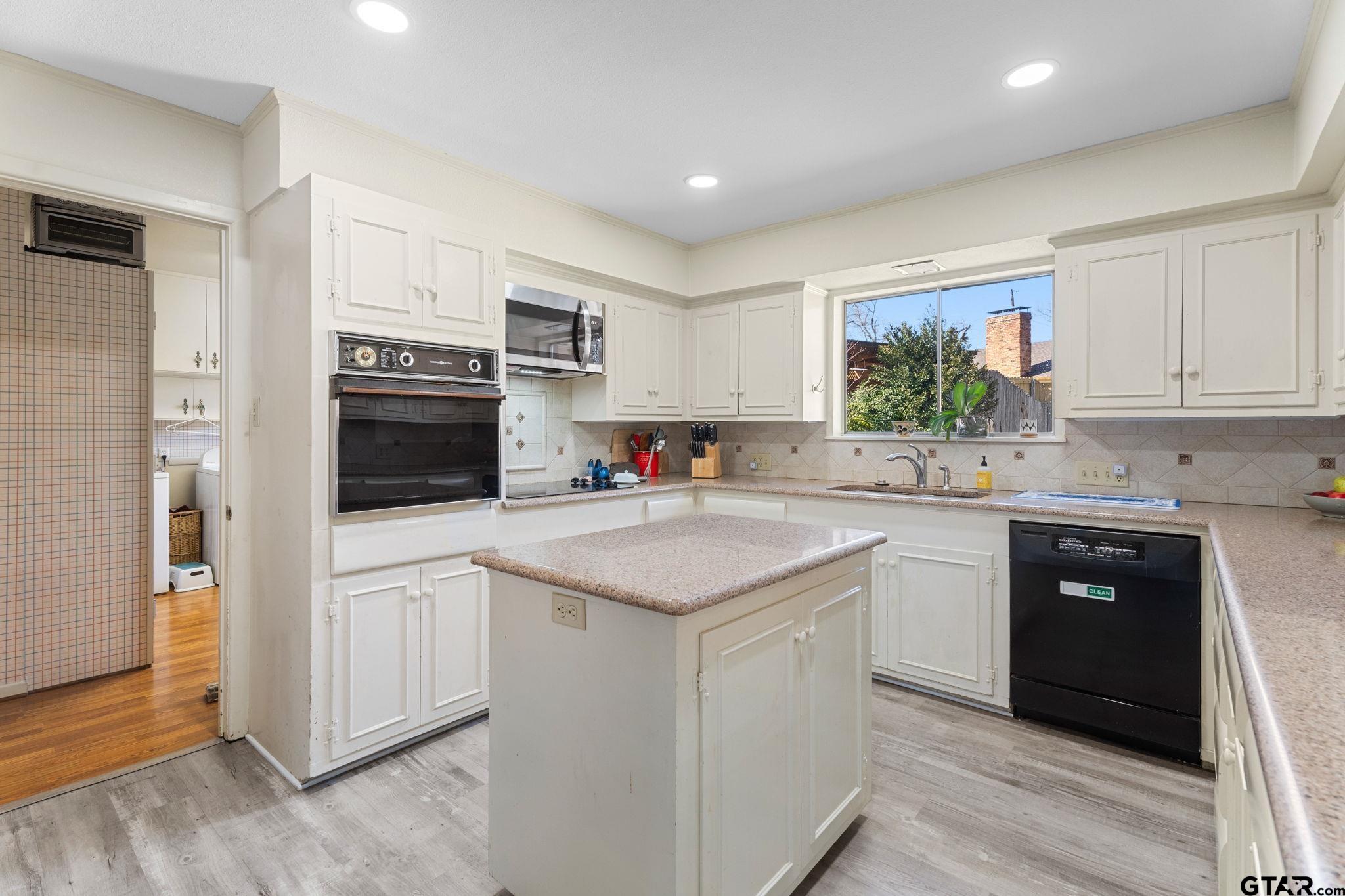 1936 Montrose Dr.