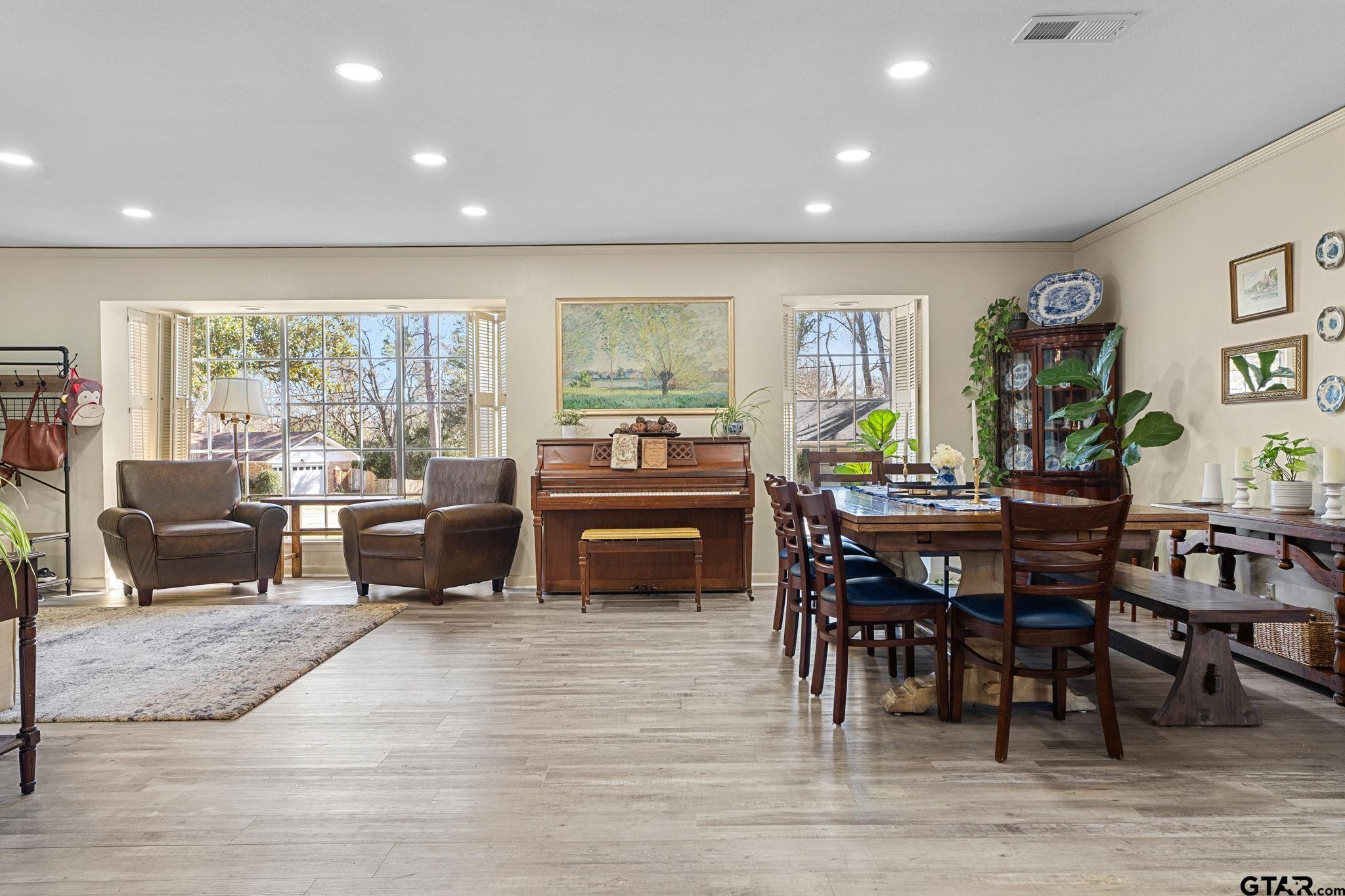 1936 Montrose Dr.