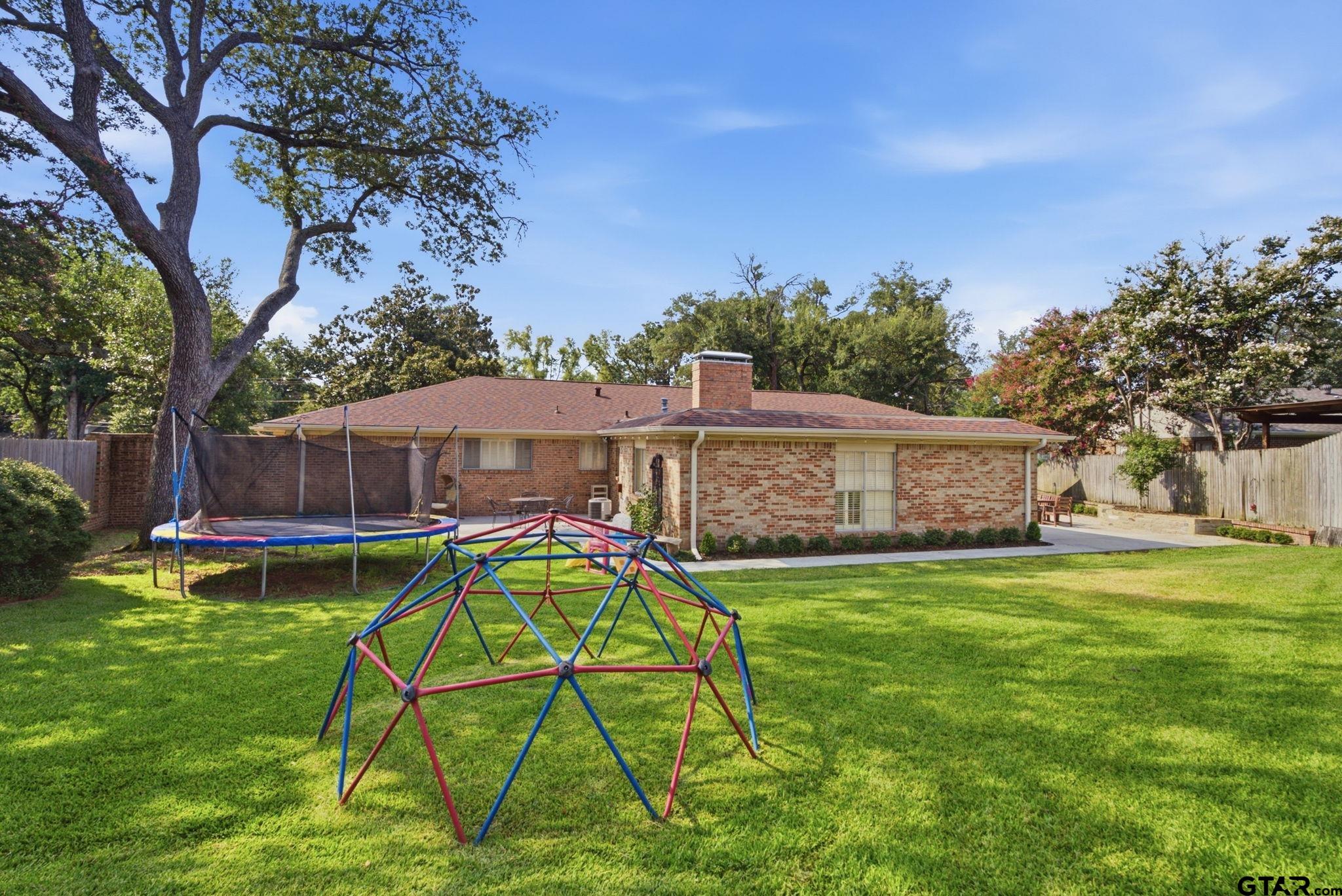 1936 Montrose Dr.