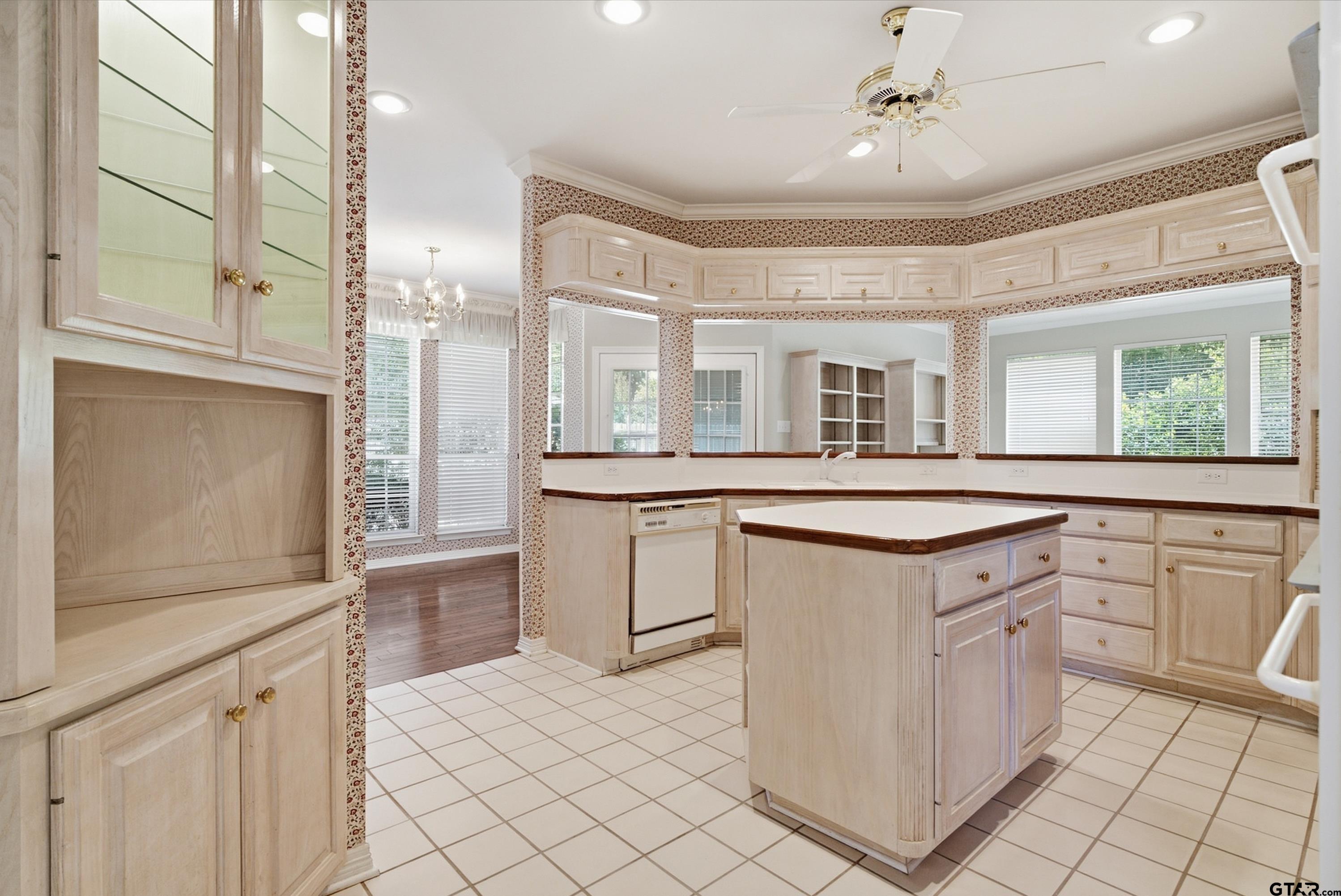 3403 Pinecreek Dr.