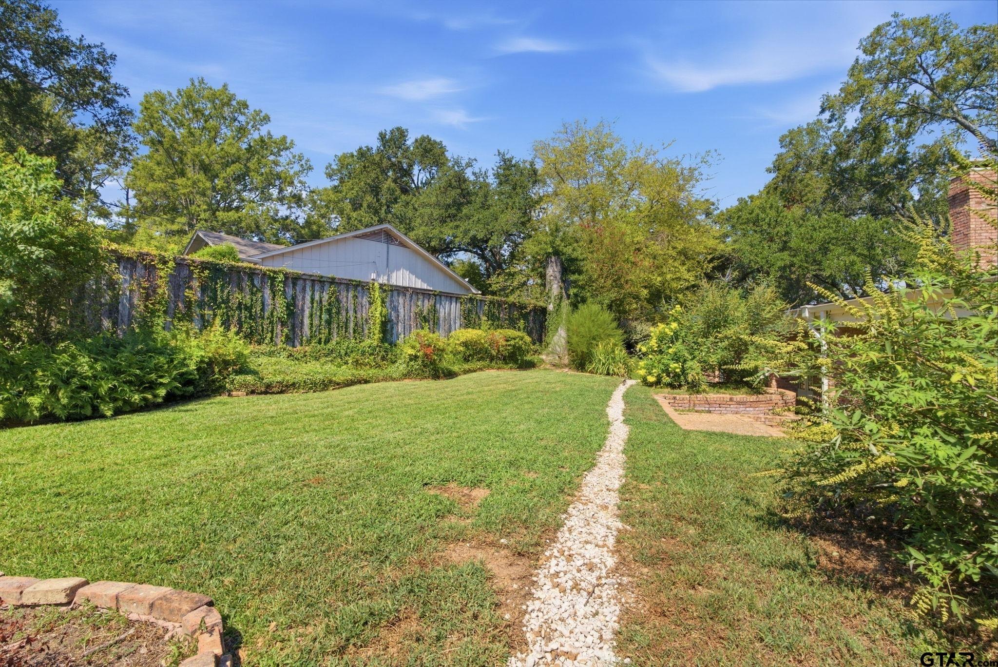 2725 Pecan Dr.