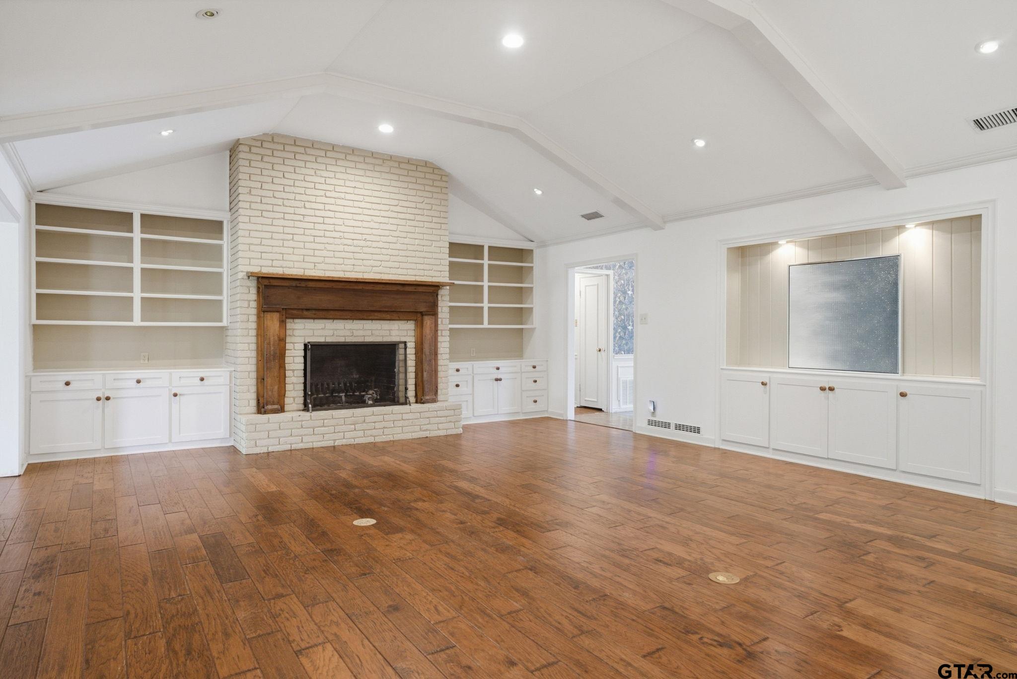 2725 Pecan Dr.