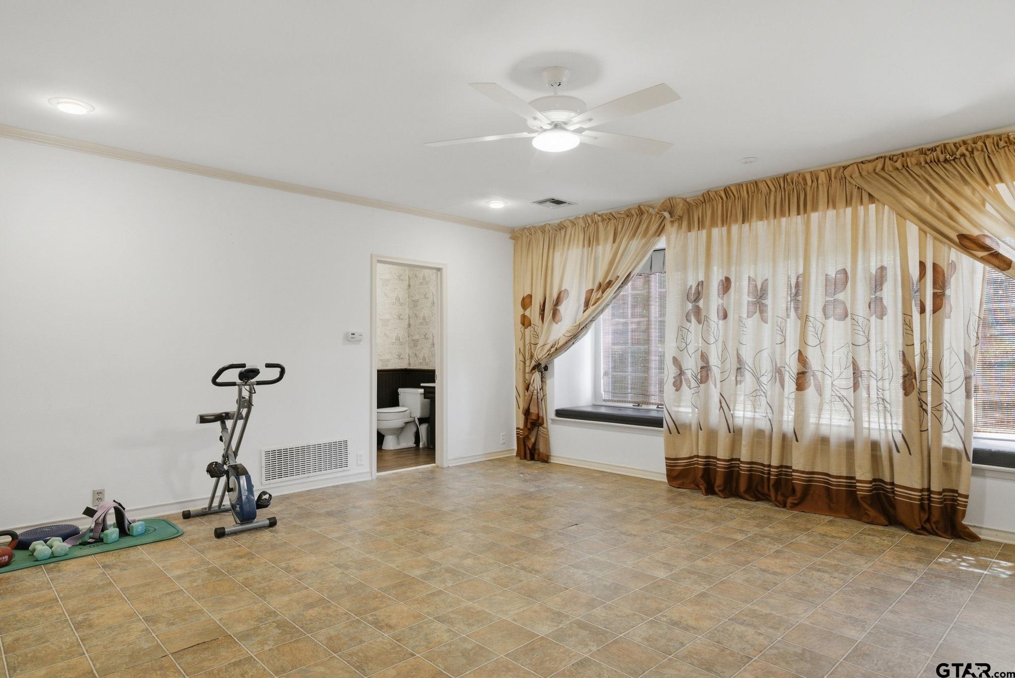 2725 Pecan Dr.