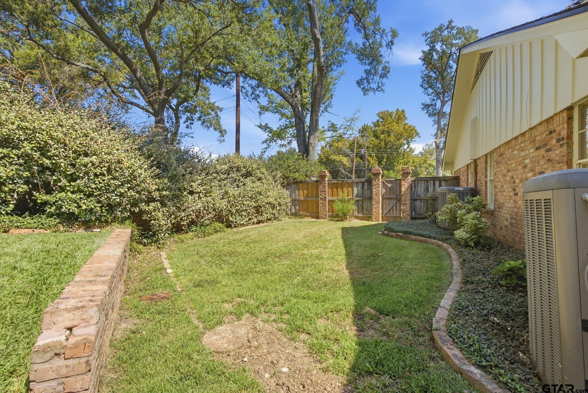 2725 Pecan Dr.