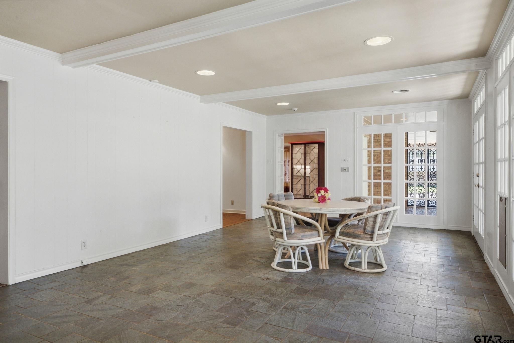2725 Pecan Dr.