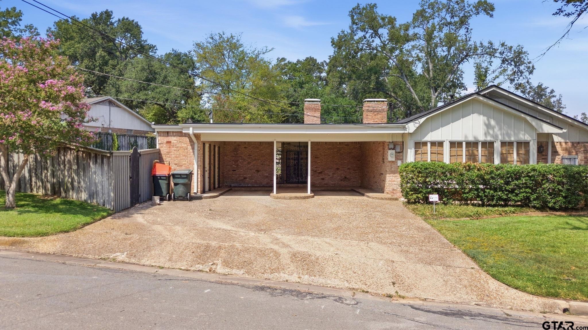 2725 Pecan Dr.
