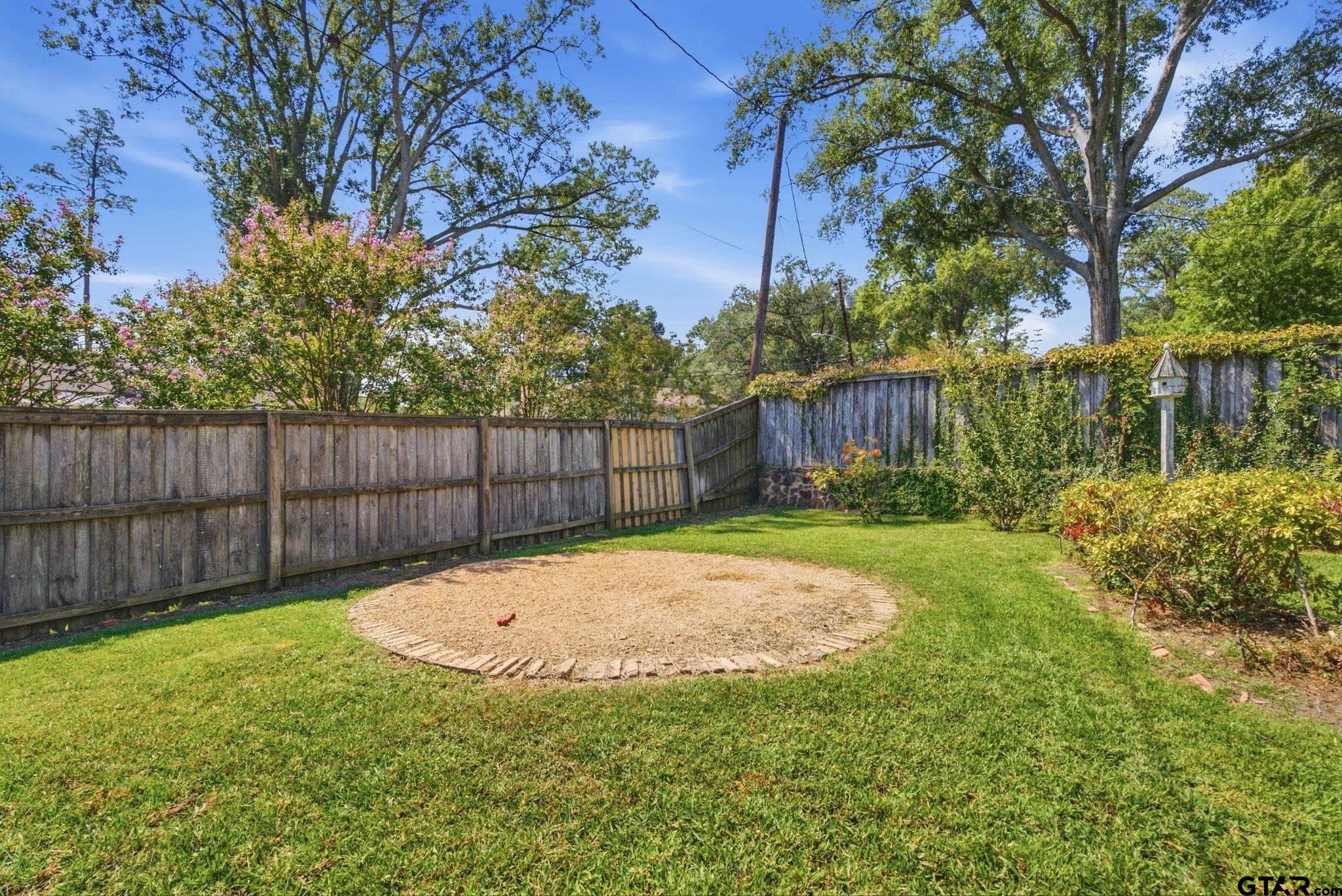 2725 Pecan Dr.