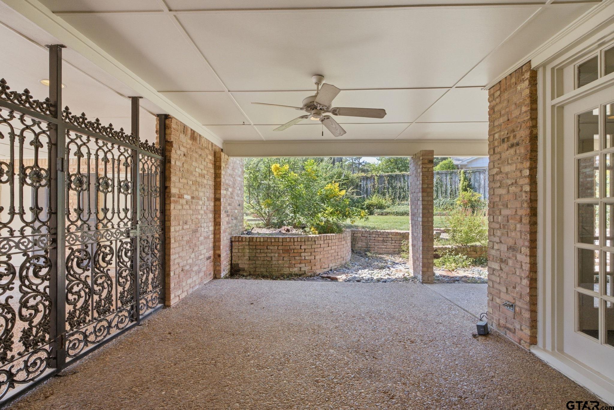 2725 Pecan Dr.