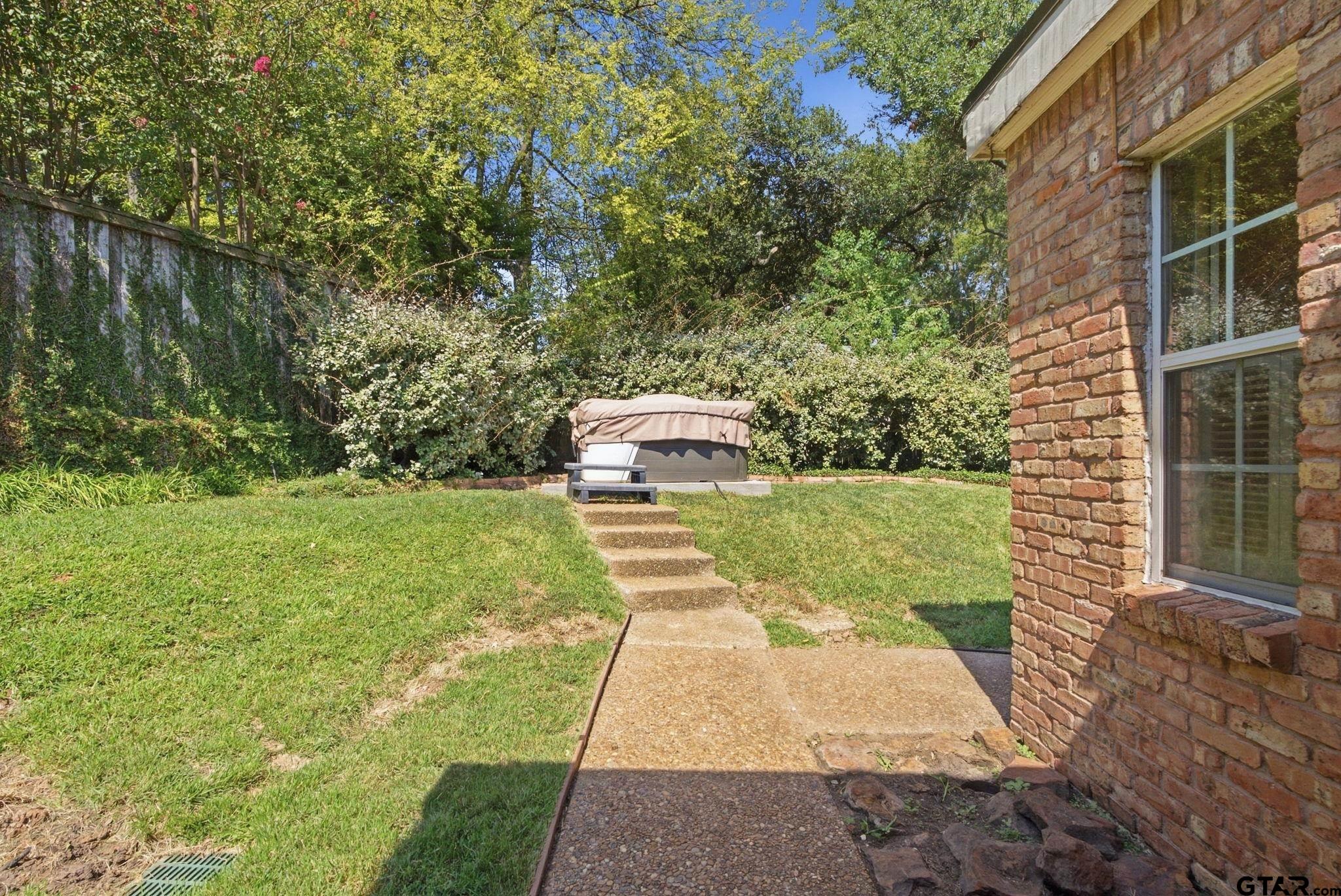 2725 Pecan Dr.