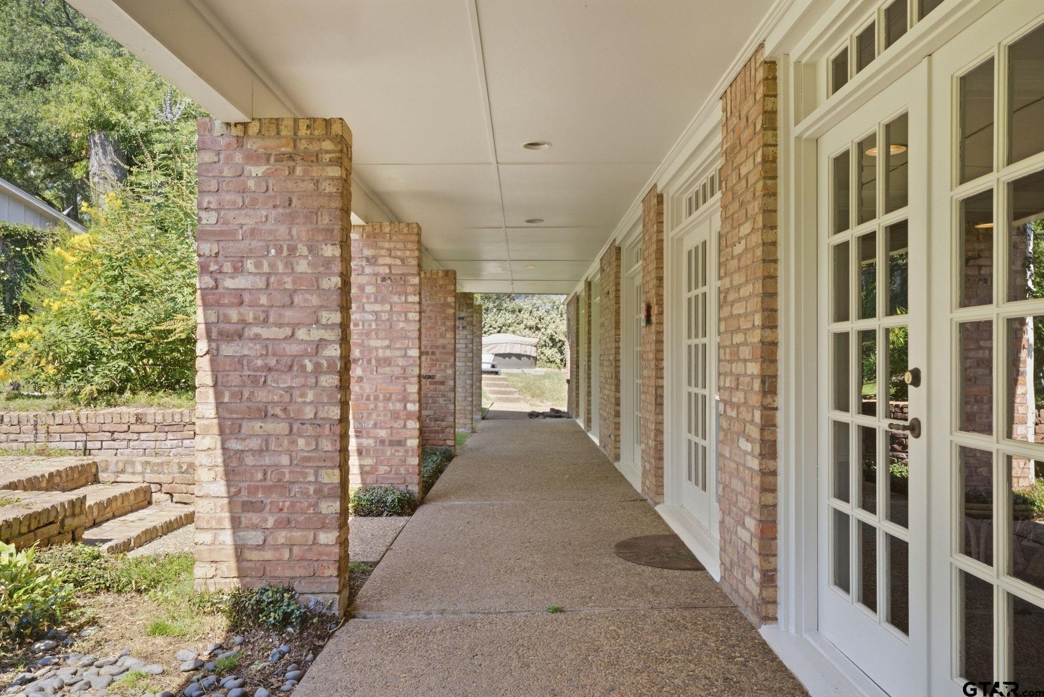 2725 Pecan Dr.