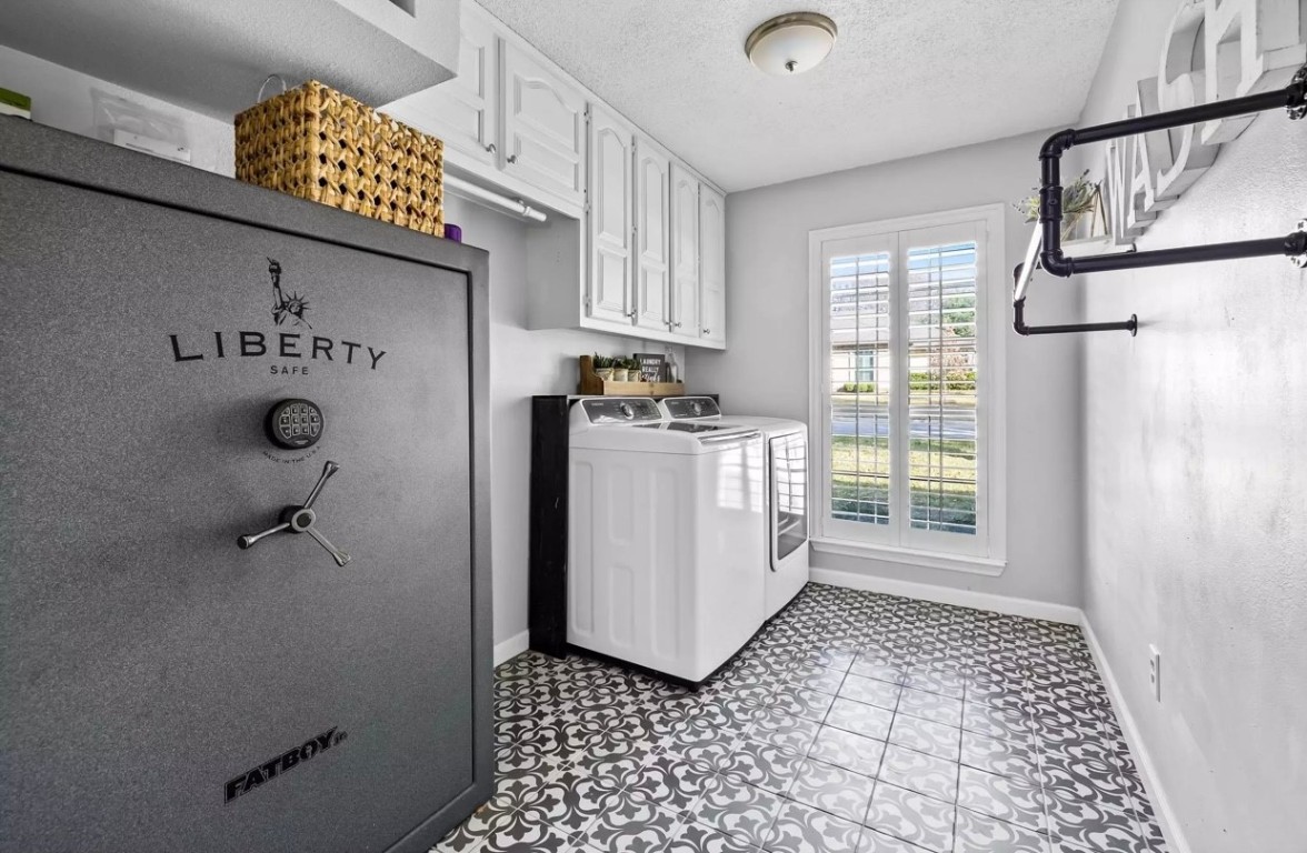 807 Lake Meadows Circle