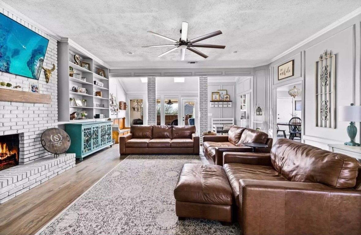 807 Lake Meadows Circle