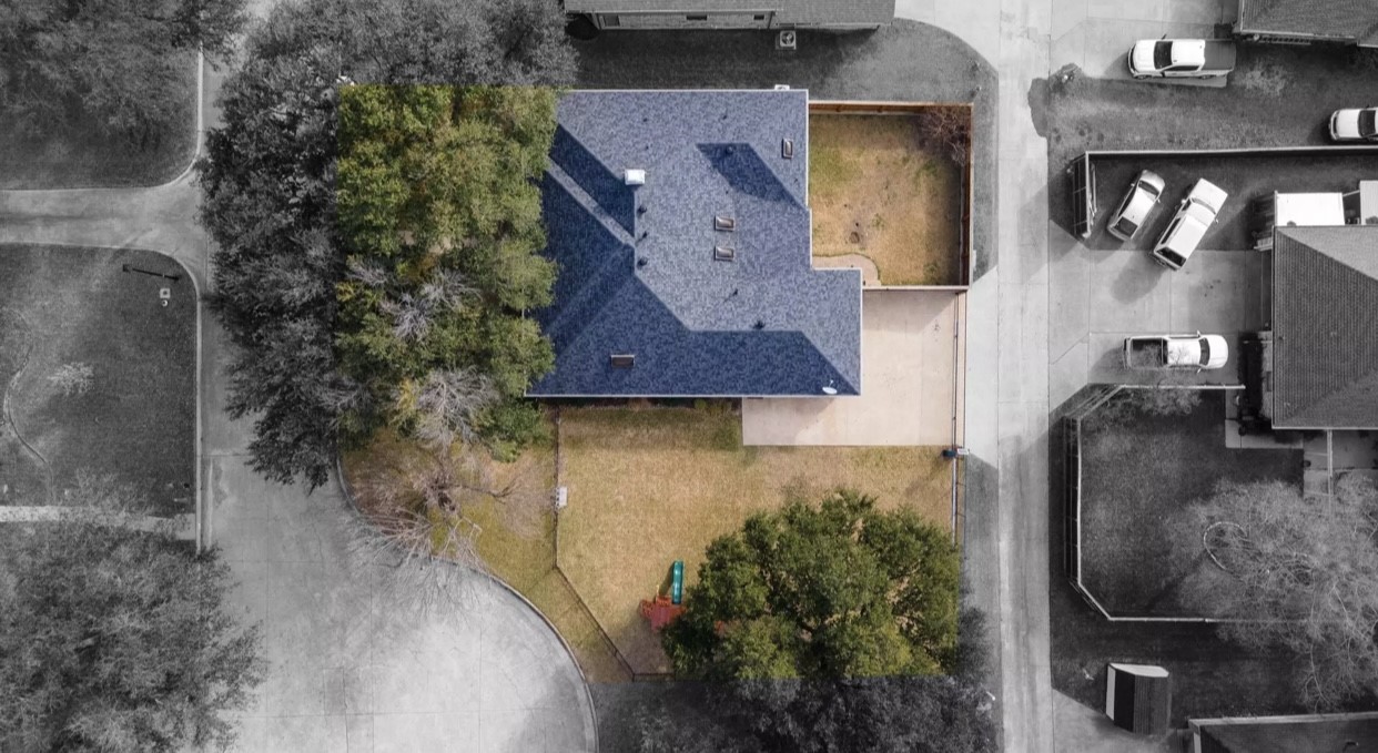 807 Lake Meadows Circle
