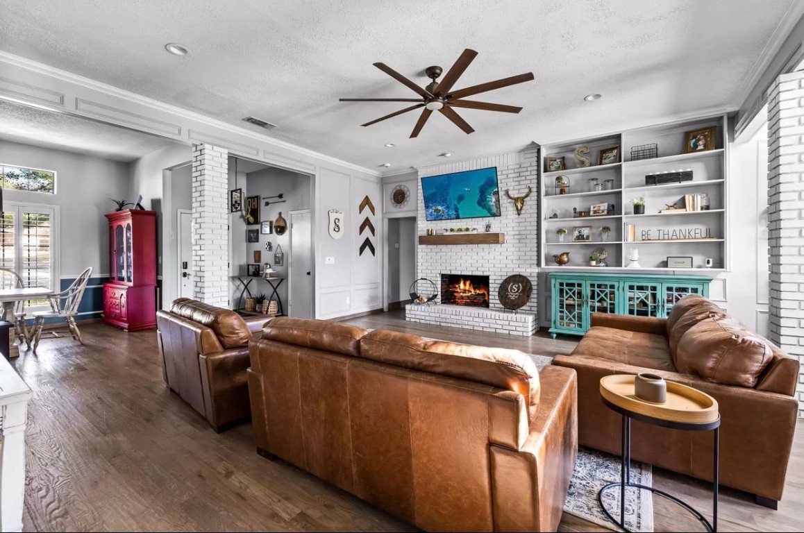 807 Lake Meadows Circle