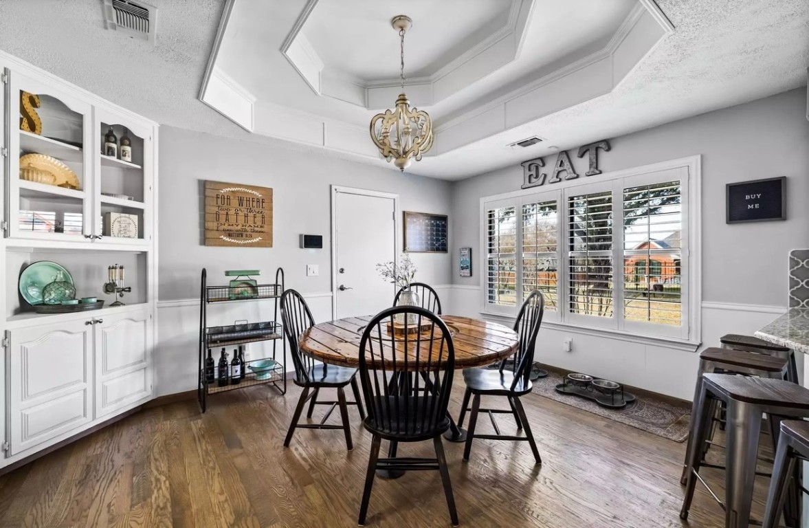 807 Lake Meadows Circle