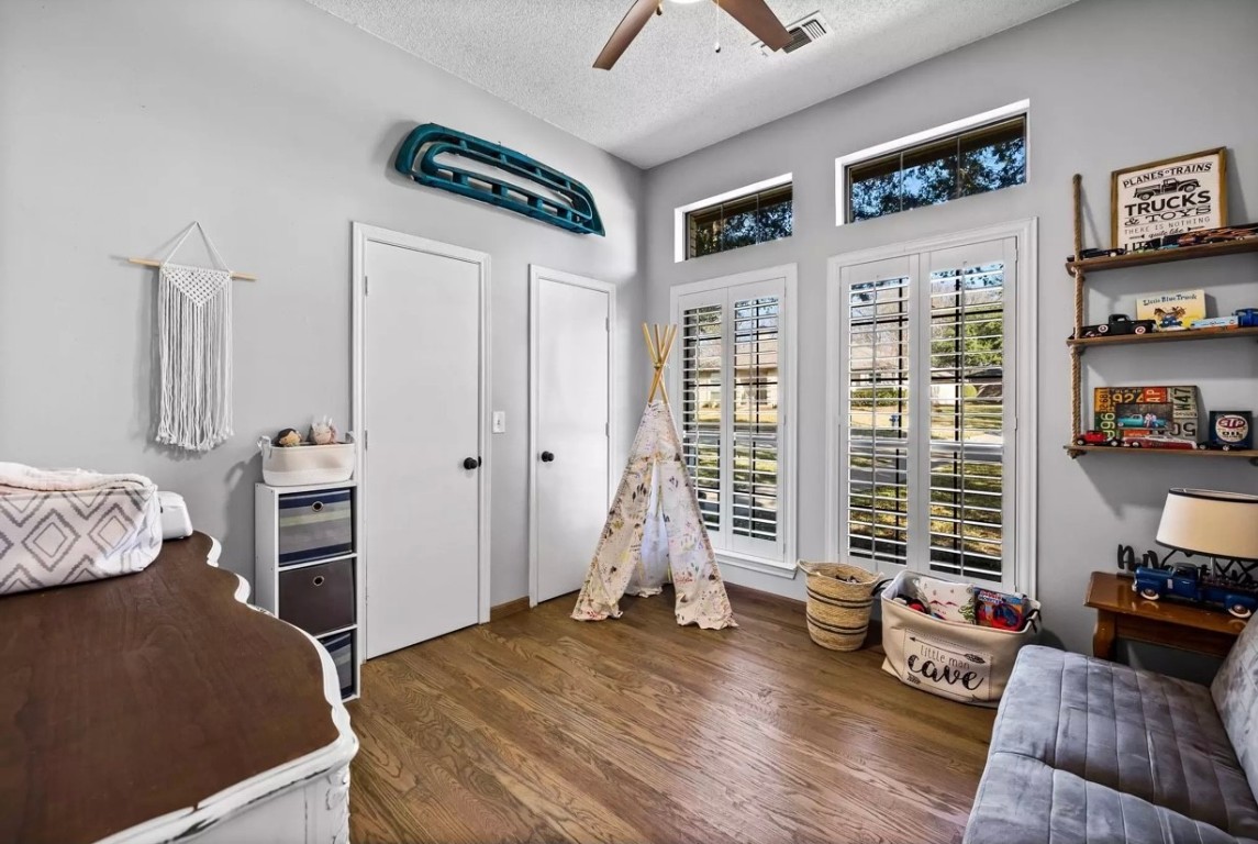 807 Lake Meadows Circle