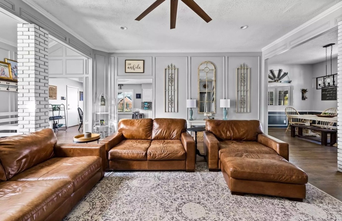807 Lake Meadows Circle