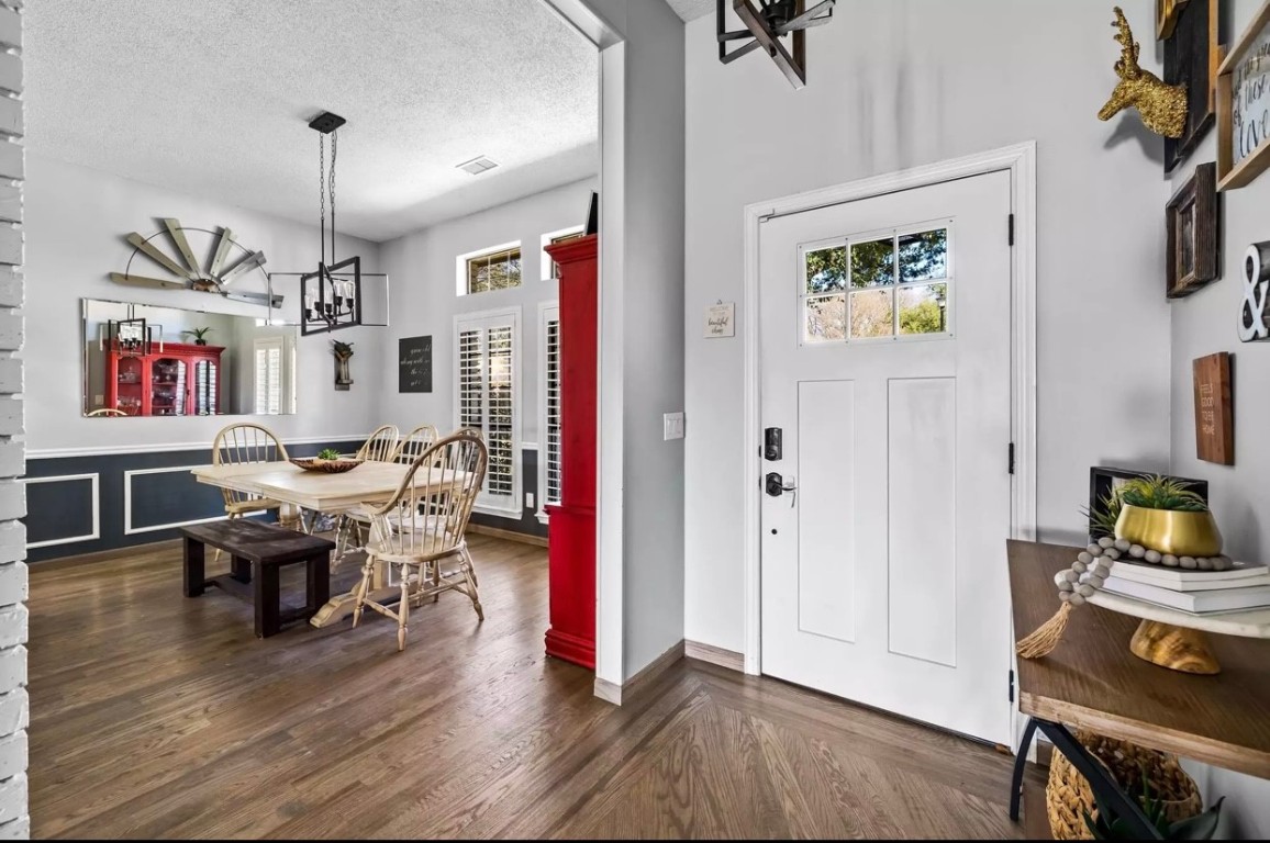 807 Lake Meadows Circle