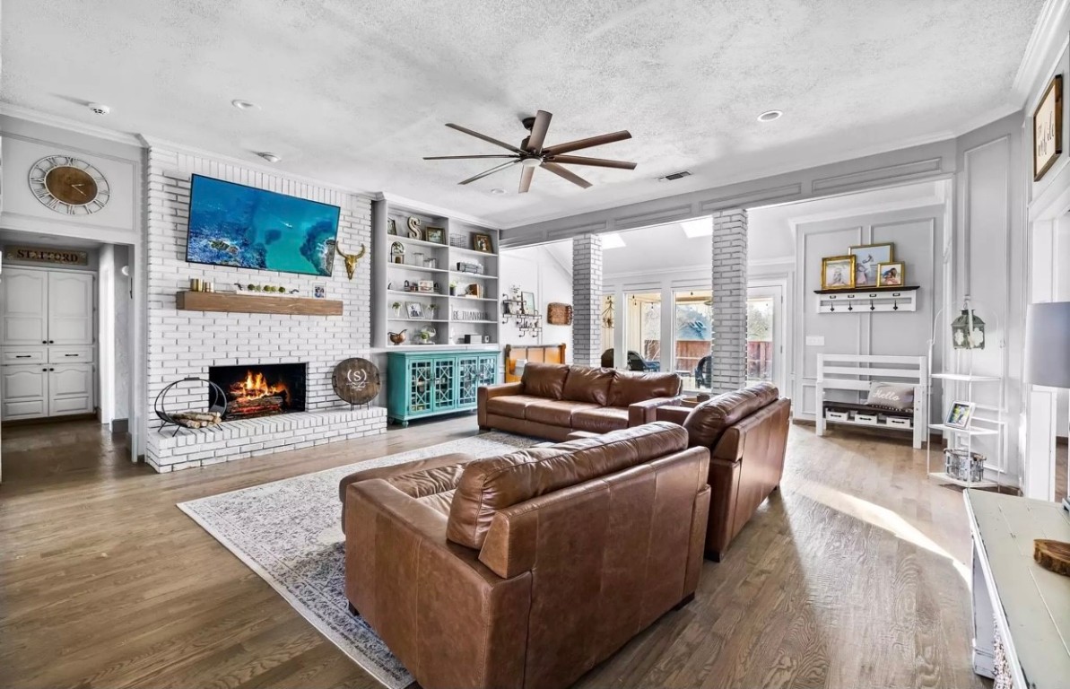 807 Lake Meadows Circle