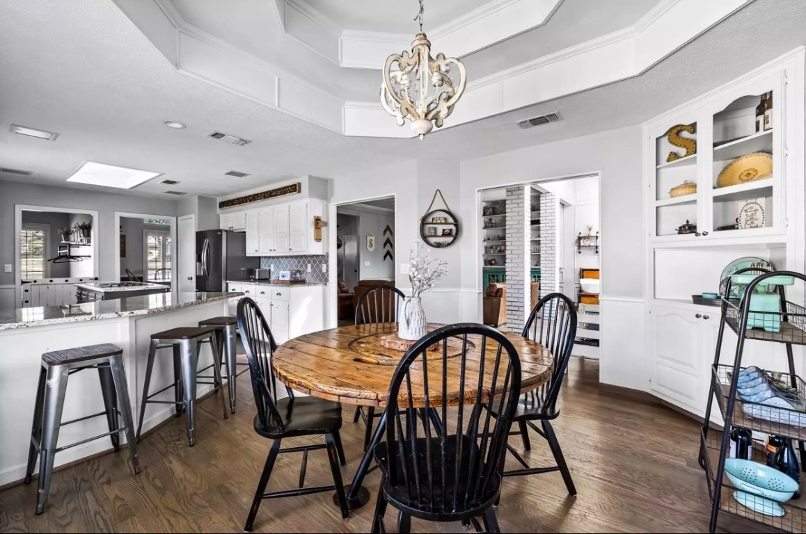 807 Lake Meadows Circle