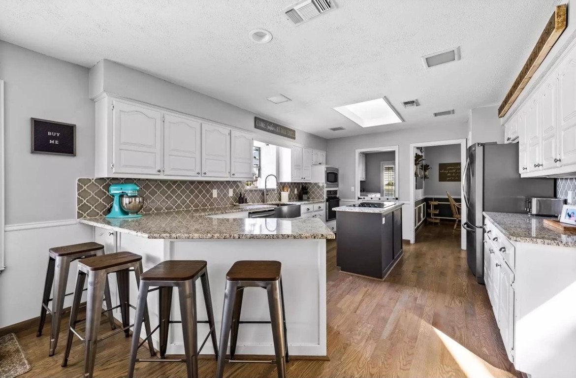 807 Lake Meadows Circle