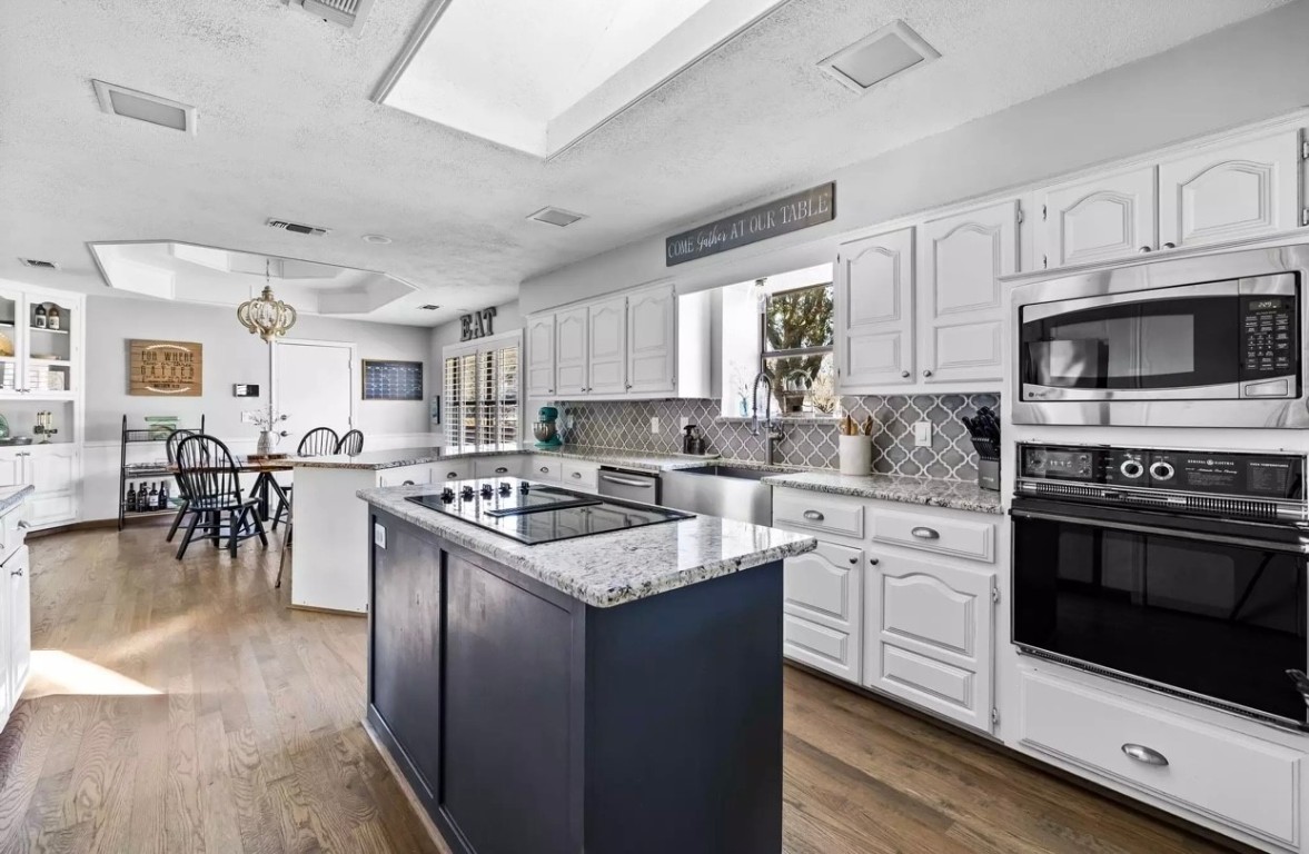 807 Lake Meadows Circle